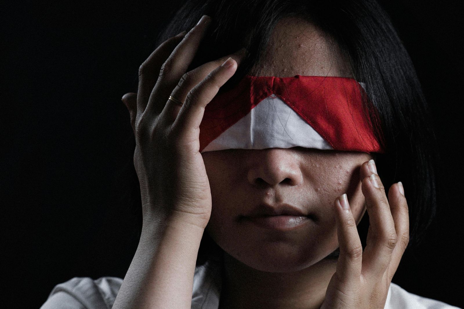 「影后級」裝瞎騙過醫師！她詐領449萬卻因「這雙鞋」露餡　吐光保險金還要進去蹲