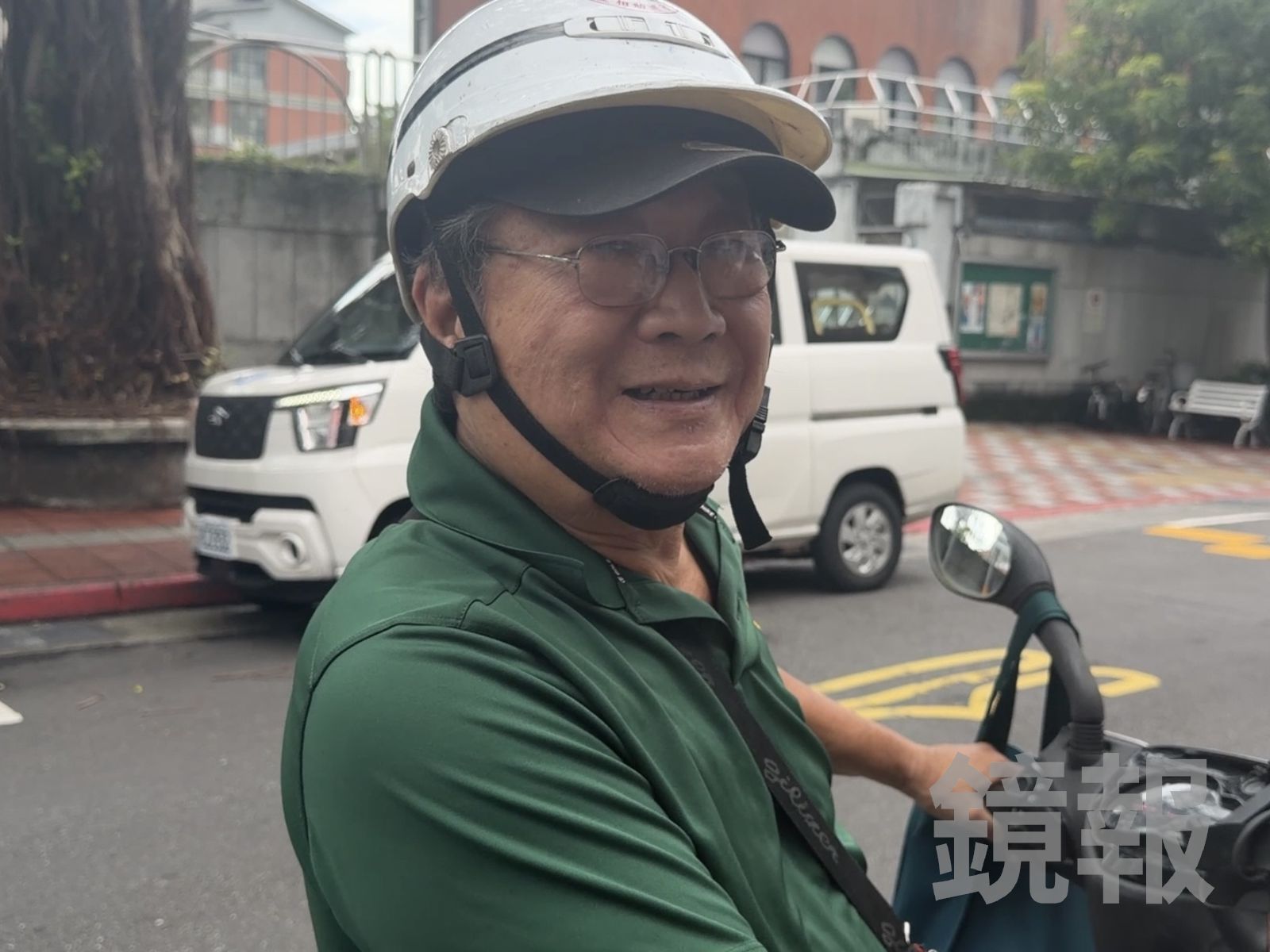 直擊/記者撞見現任里長!追問為何撕海報 他回「那是我的地方」卻避答是否擁產權