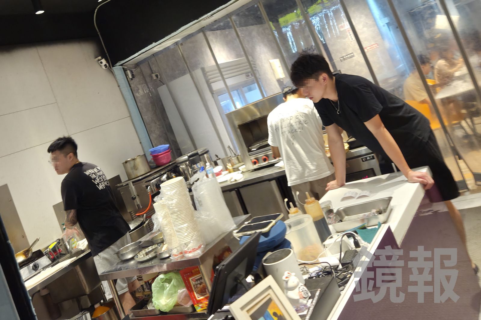 最會養病海巡/最爽公務員請病假開餐廳捲勞資糾紛 遭潑漆、撒冥紙報警脫口「我是剛辭職警察」