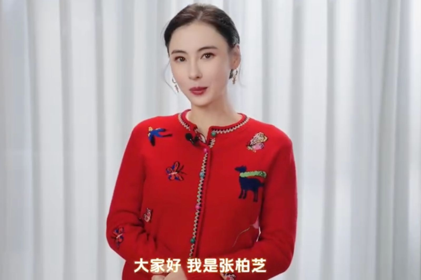 45歲張柏芝雪梨被偶遇「少女感十足」看不出是3寶媽　與兒子搭肩逛街超愜意