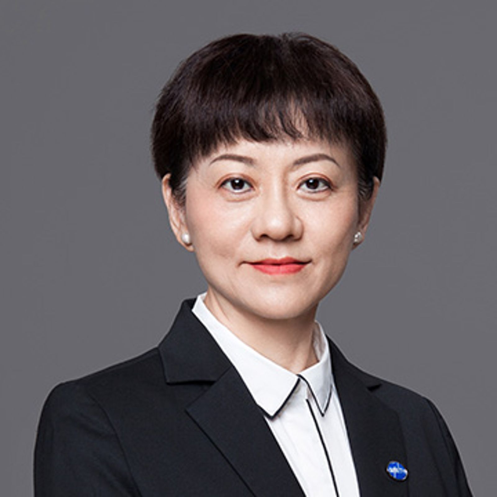 敏實集團創辦人秦榮華卸下主席位置後,由妻子魏清蓮接任。圖/敏實