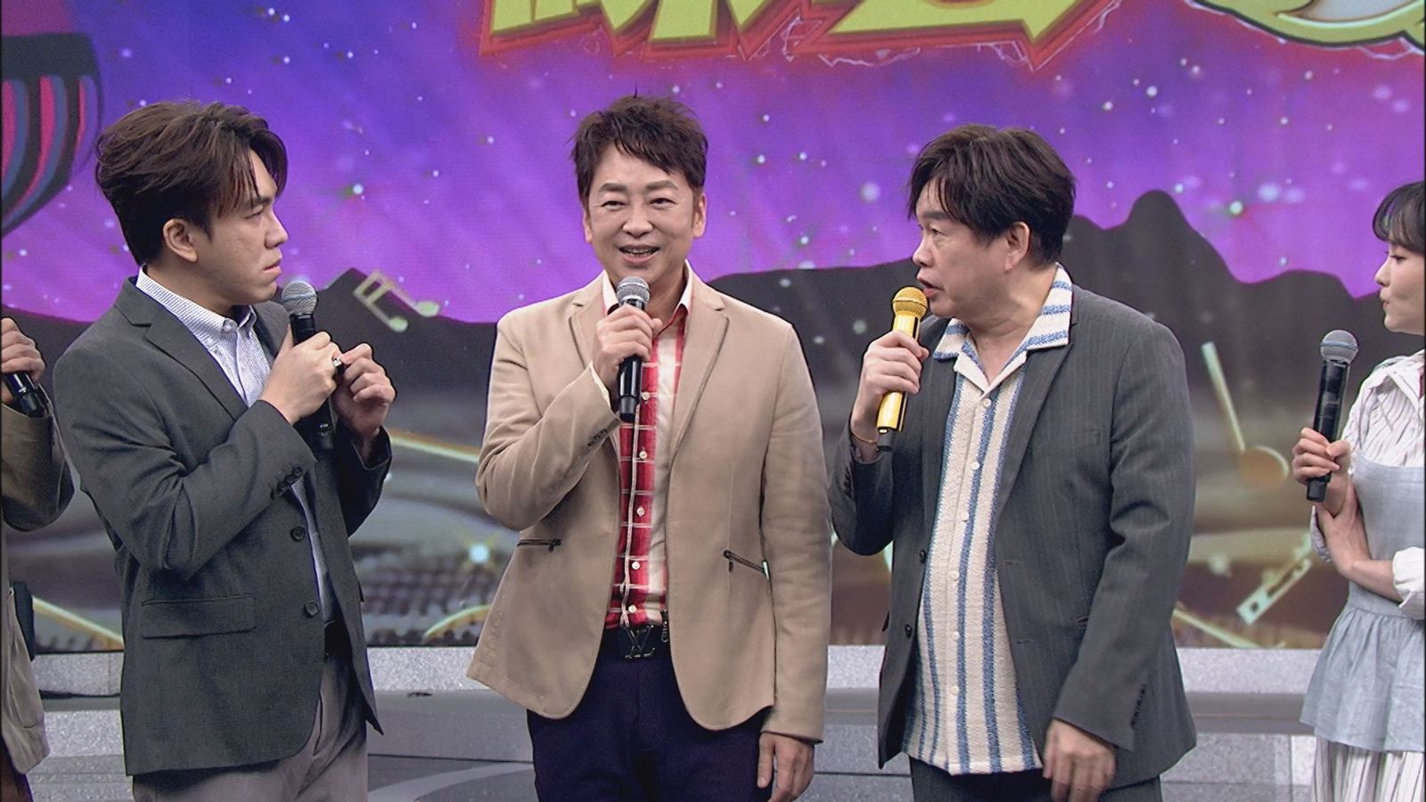 羅文聰（中）登節目擔任評審。中視提供