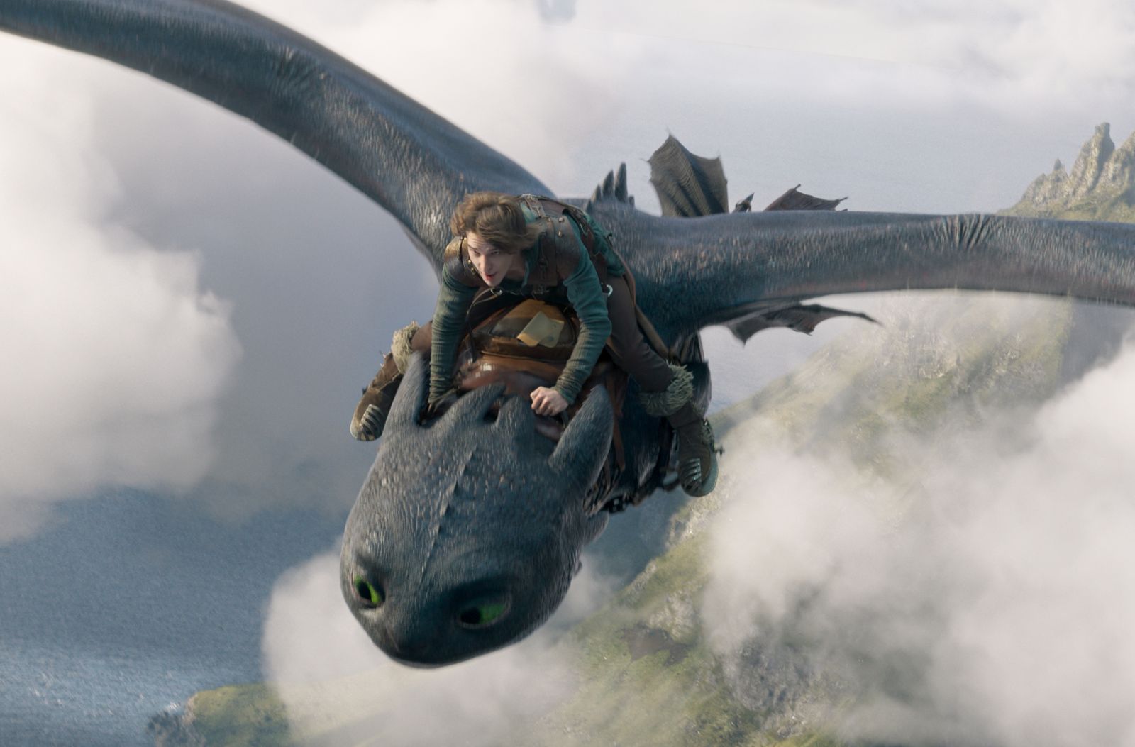 真人版《馴龍高手》全球票房飆破1.97億　沒牙現身電影院萌翻觀眾