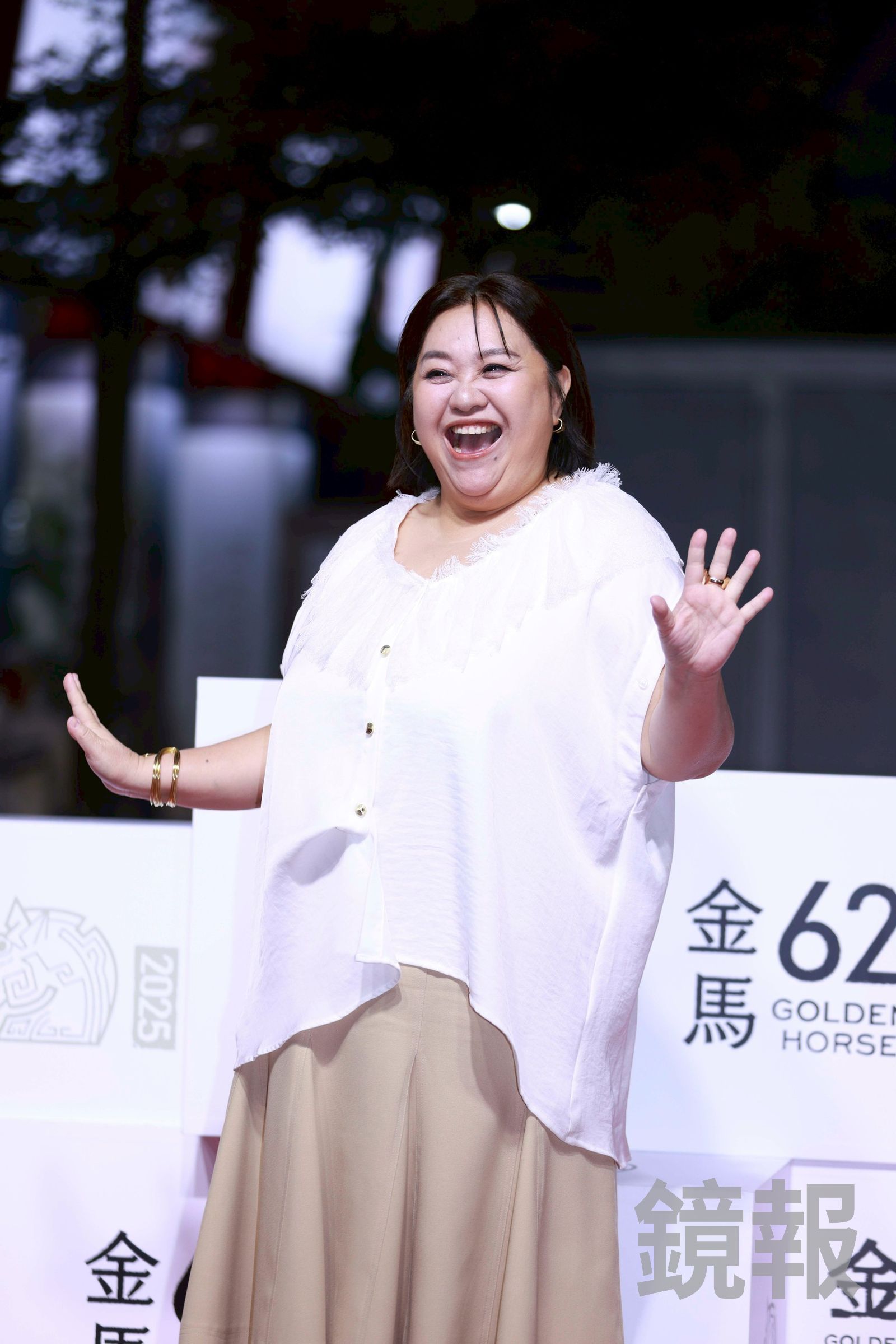 鍾欣凌出席《陽光女子合唱團》金馬首映，大爆料大家等戲都在聊八卦。劉耀勻攝