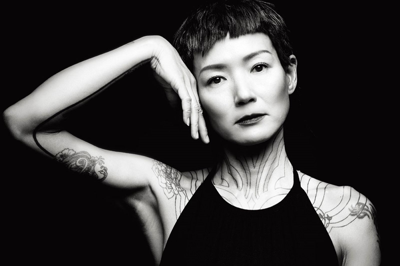 KTV霸榜神曲〈好心分手〉原唱來了 51歲盧巧音揪老公台北街頭跑步