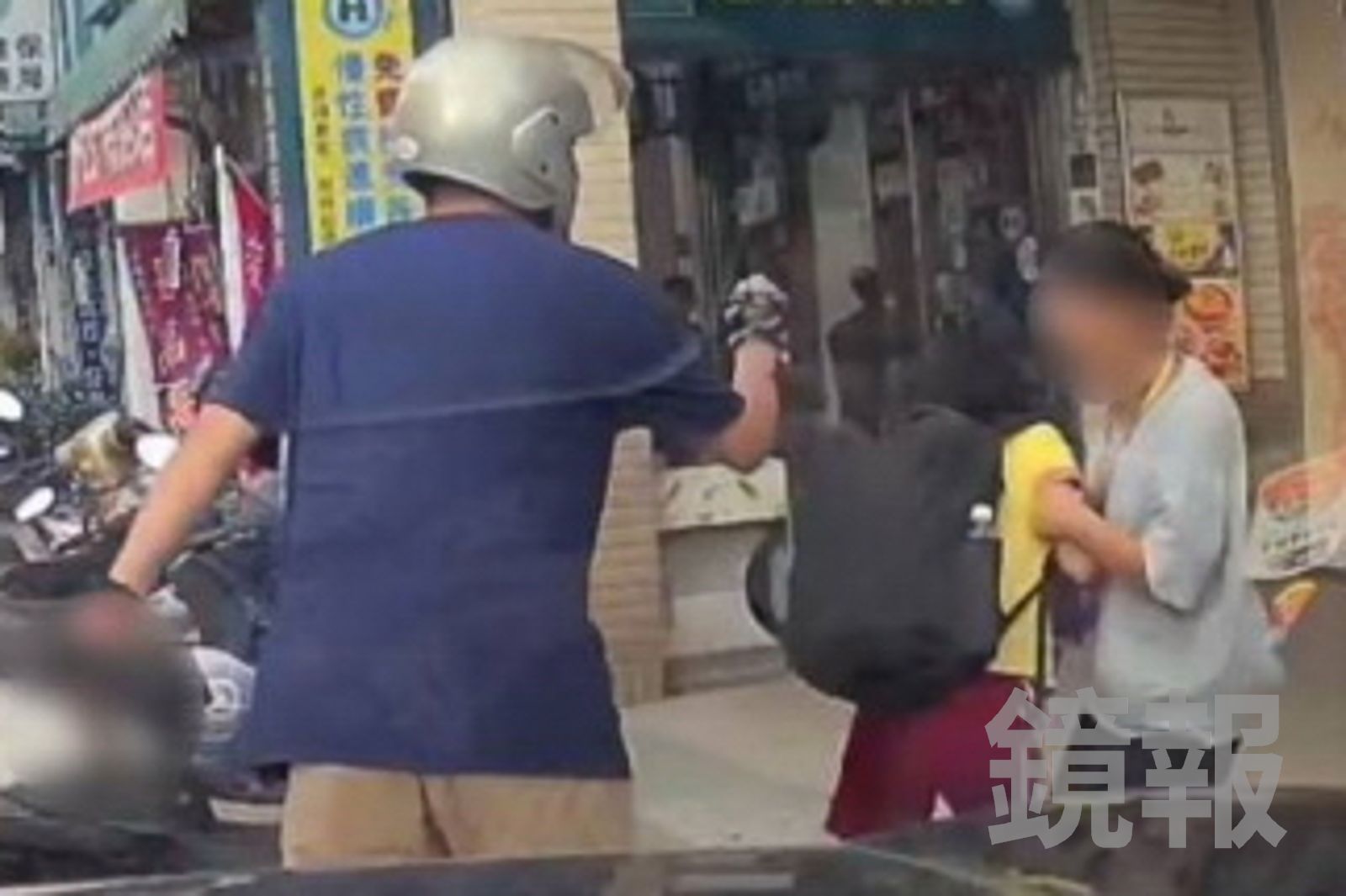 被告邱明治吸毒後持刀隨機砍人,女童與安親班老師嚇壞驚逃。資料照片