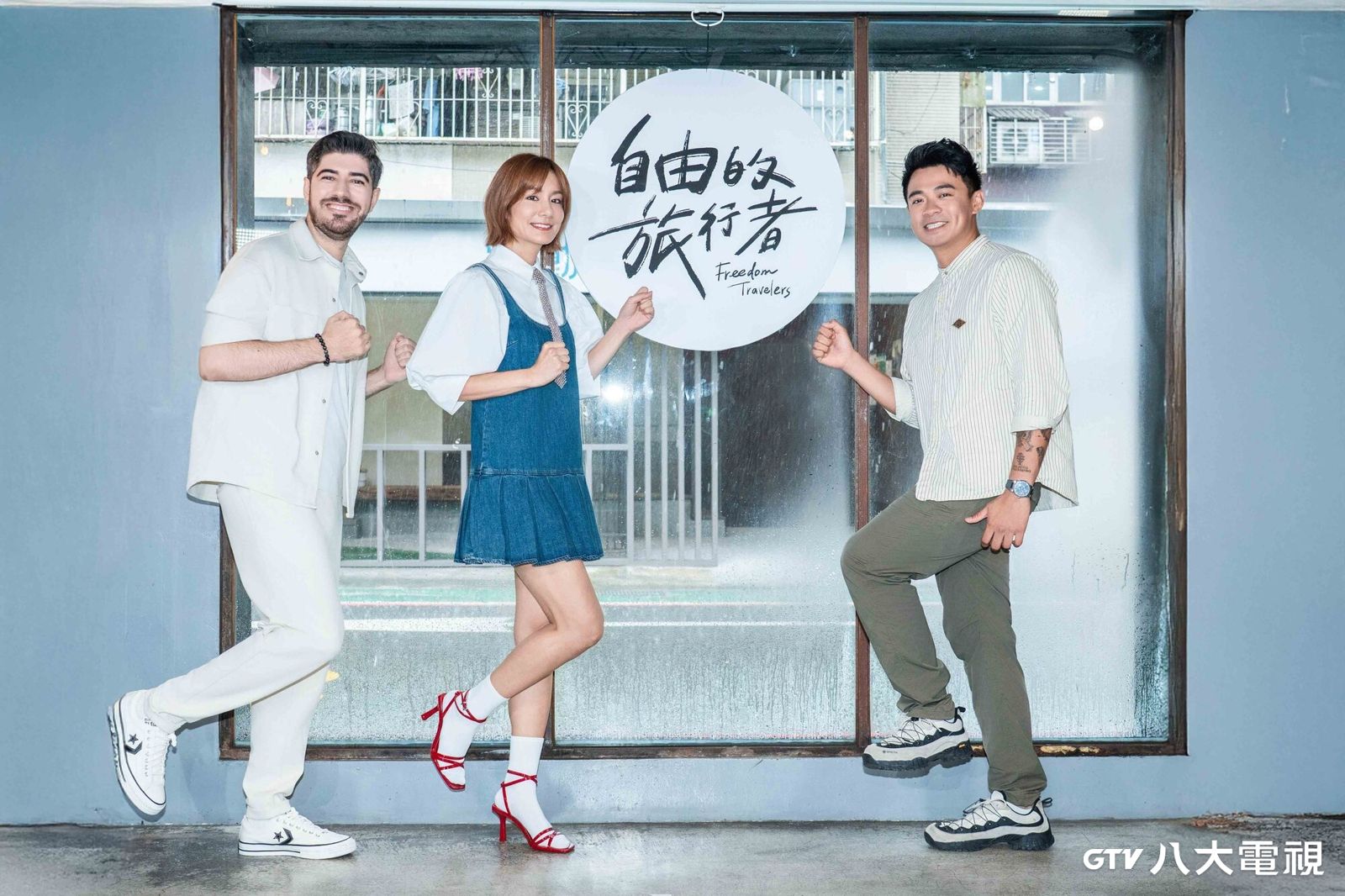 圖佳(左)曾想追求莎莎(中)。八大提供