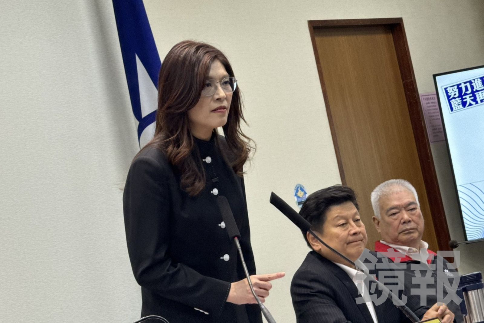 穿中山裝主持中常會獲掌聲 鄭麗文再籲賴清德坐下來溝通:等你回來