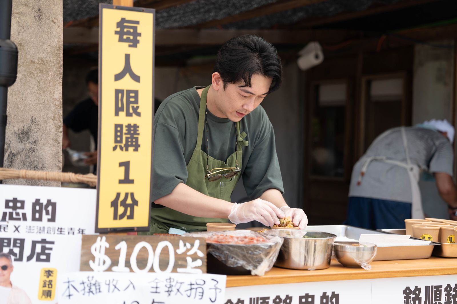 《歐吉桑騎士》施名帥再訪澎湖,參與一日市集快閃店。公視提供