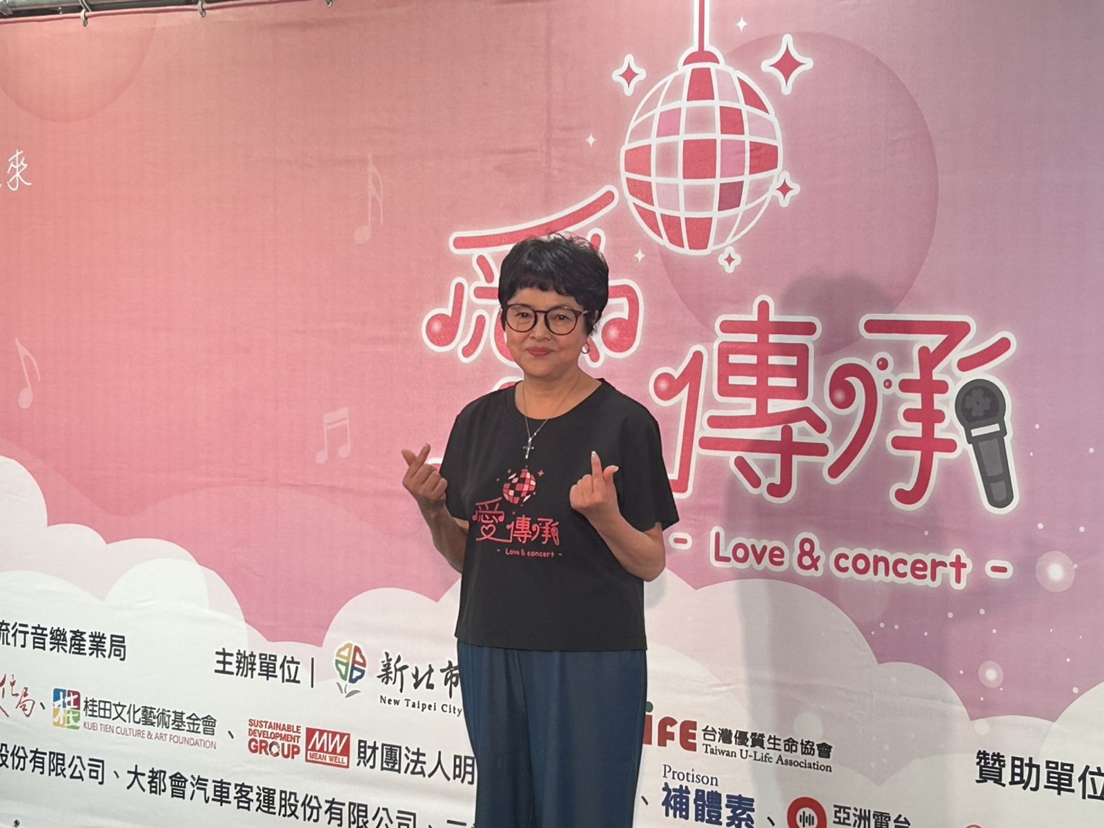 愛子涉毒又刺傷友人！紀寶如哽咽道歉「媽媽教不好」　曝司法進度