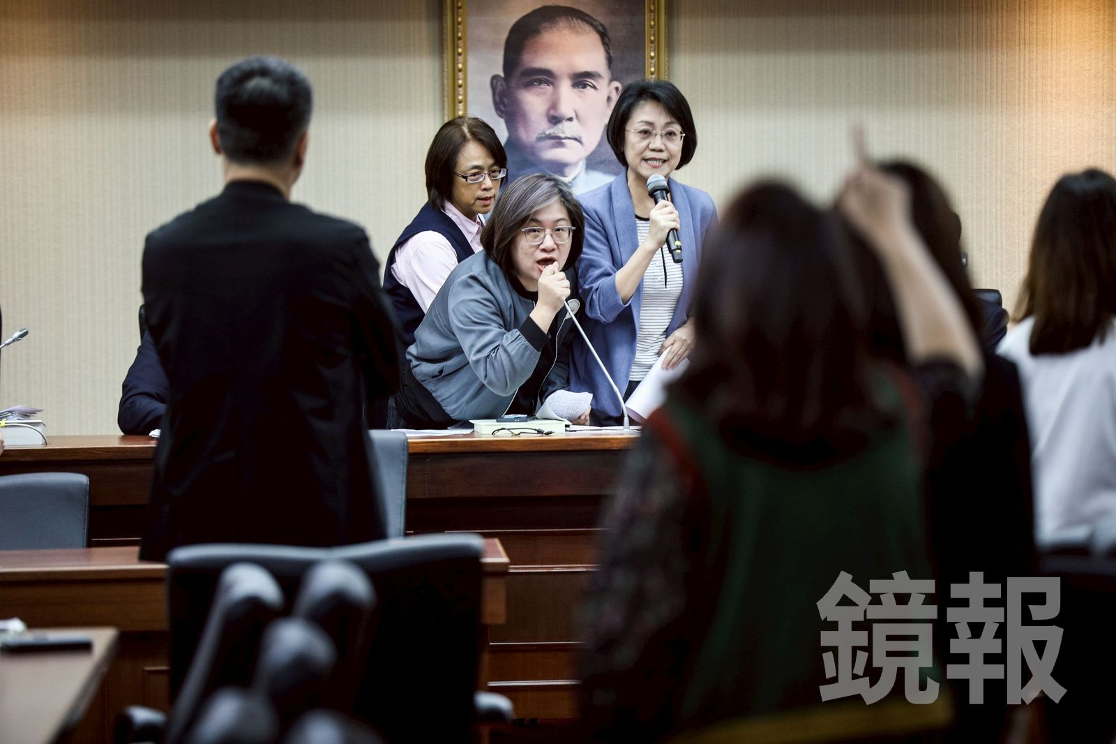 立院爆口角衝突！翁曉玲逕自宣布議程送院會處理　綠嗆「怕輸就不表決」