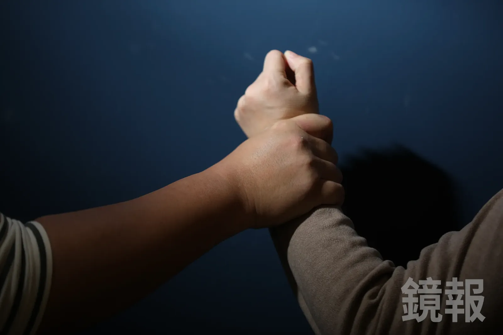 台東消防局爆性騷!小隊長藉酒意猥褻至少5人,檢抗告成功當庭收押。示意圖