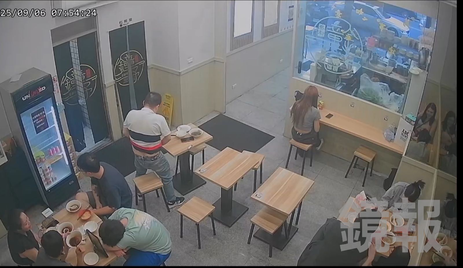 誇張片／醉男當場掀衣脫褲隨地便溺　林森北路當歸鴨店怒提告