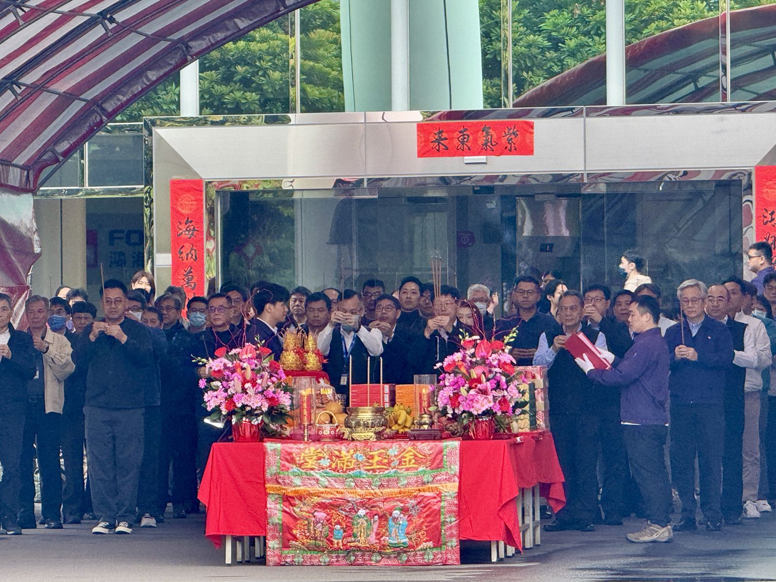 鴻海開工報喜　劉揚偉高喊今年「沒什麼問題」　還準備神秘禮物親送黃仁勳　