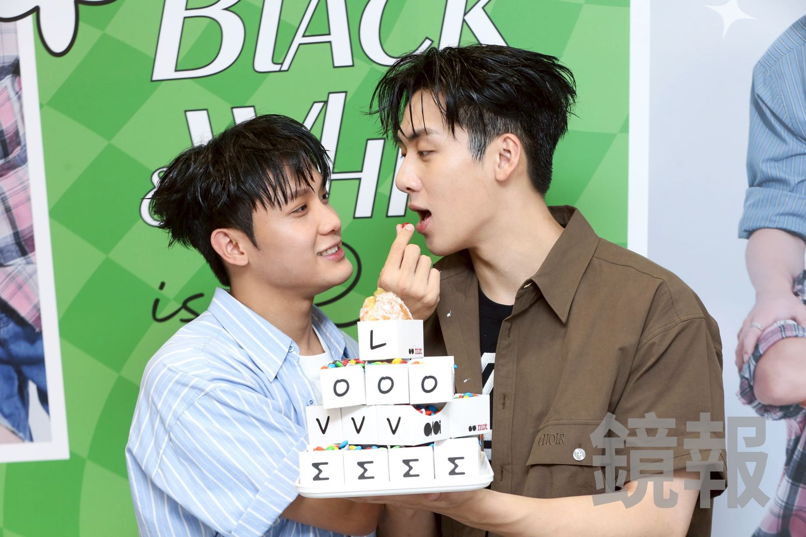 葛兆恩(右)、紀成澔在直式影集《黑白原來是真的》中臨時加戲竟被剪入正片。李鍾泉攝