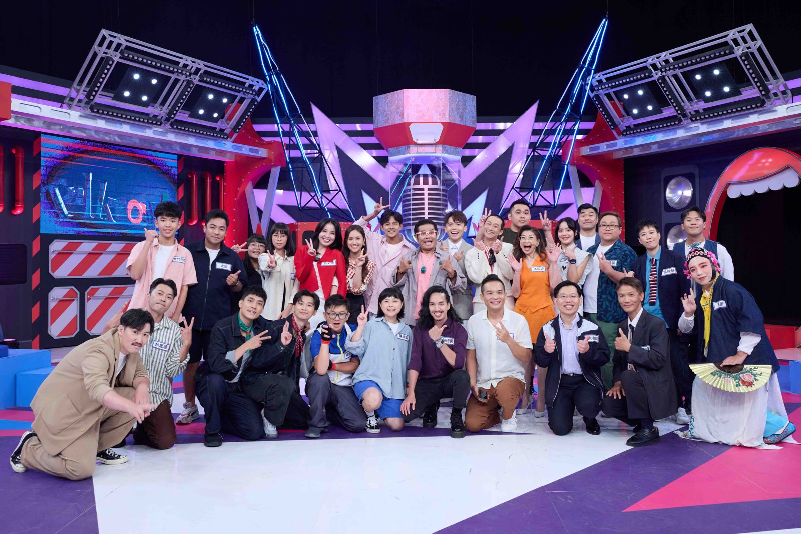 《Talk Talk秀台語》第二季冠軍賽緊張倒數!戰況激烈、火藥味十足。公視台語台提供