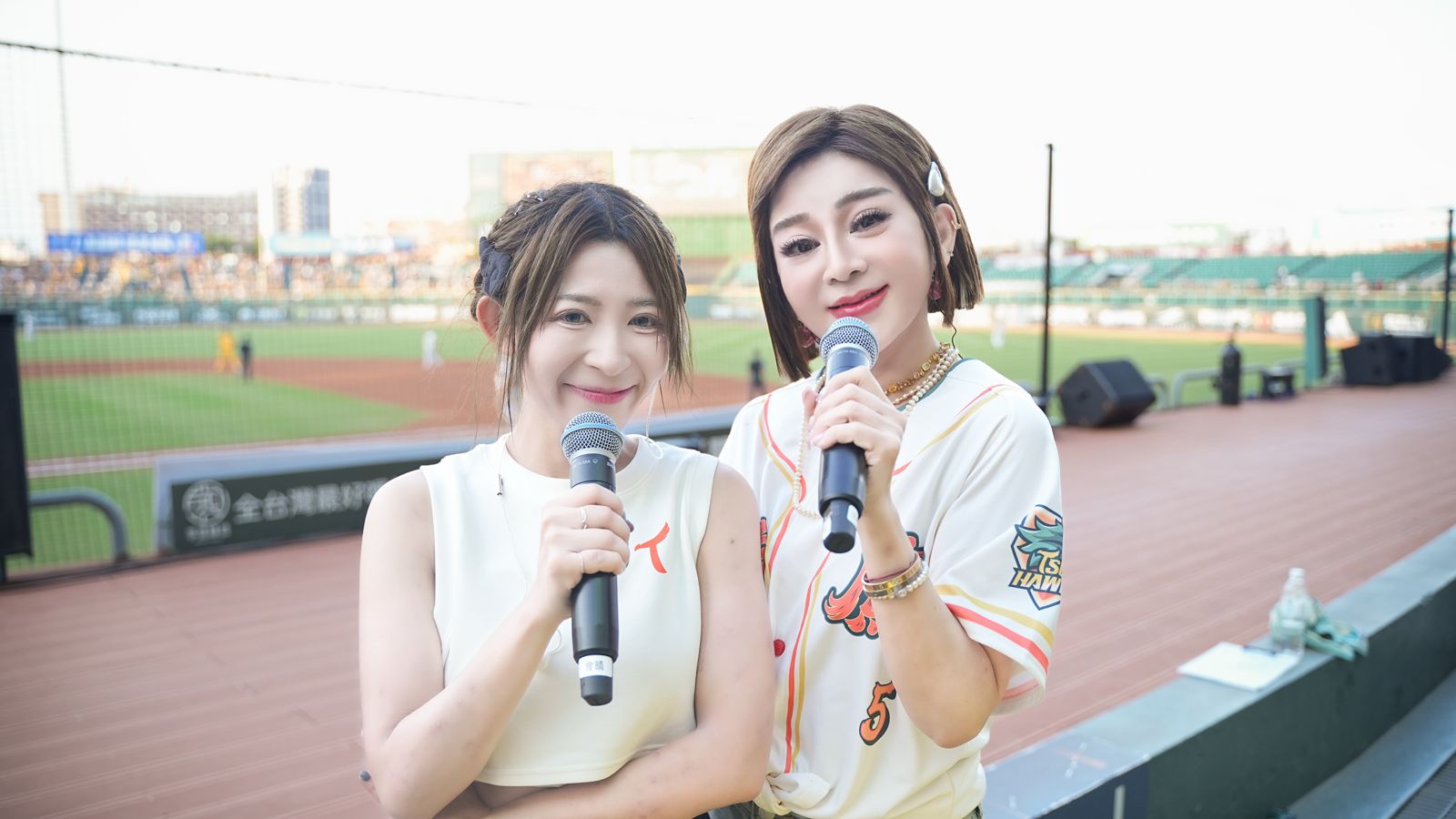 「小王彩樺」同台本尊嗨唱〈保庇〉 王彩樺一句話讓她感動紅眼眶