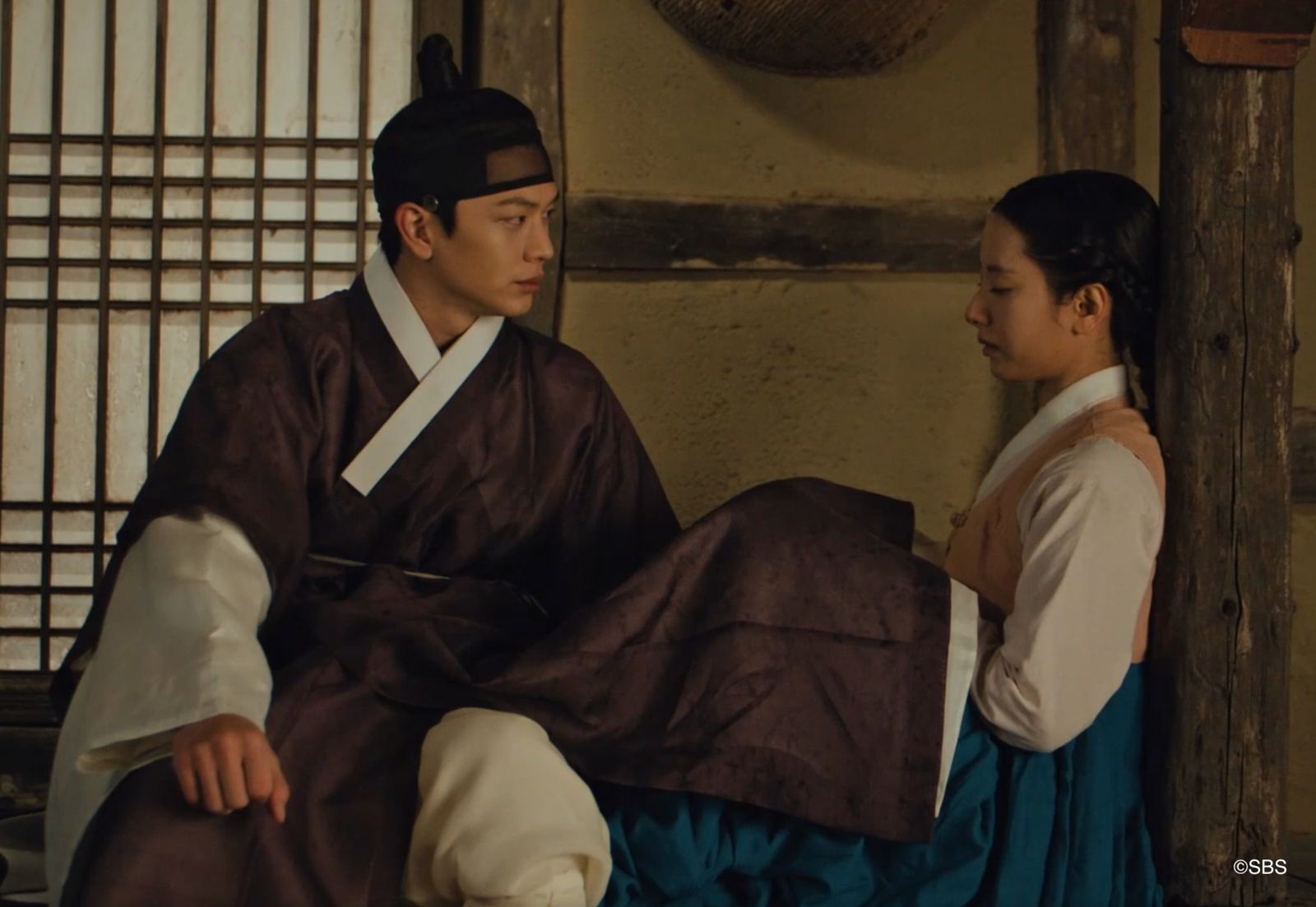 《鬼宮》陸星材「手掌傘」護金知妍　人神戀太會撩觀眾：心臟爆擊