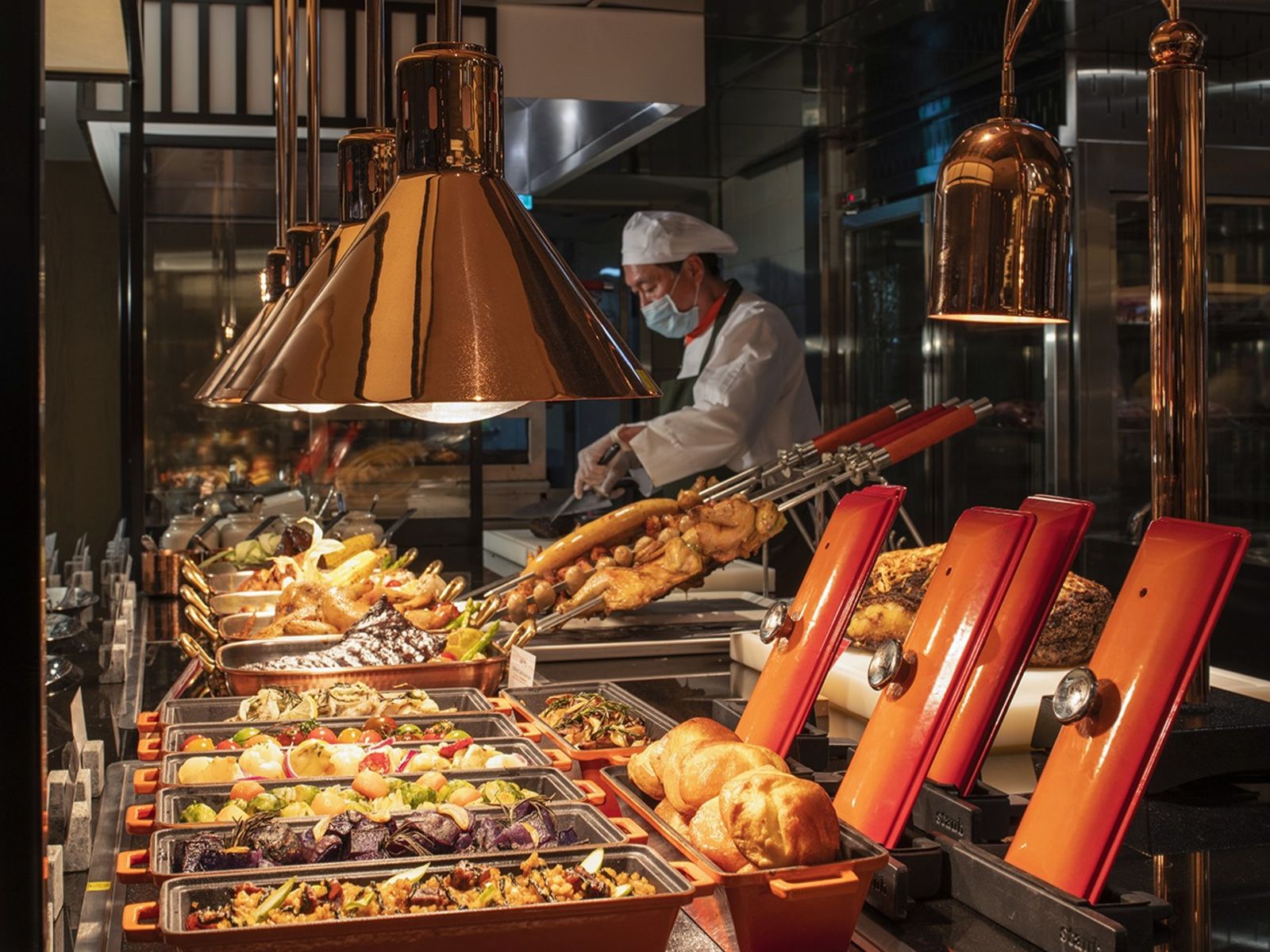 「遠東Café」自助餐，3月有限時65折爽吃的機會。（台北遠東香格里拉供圖）