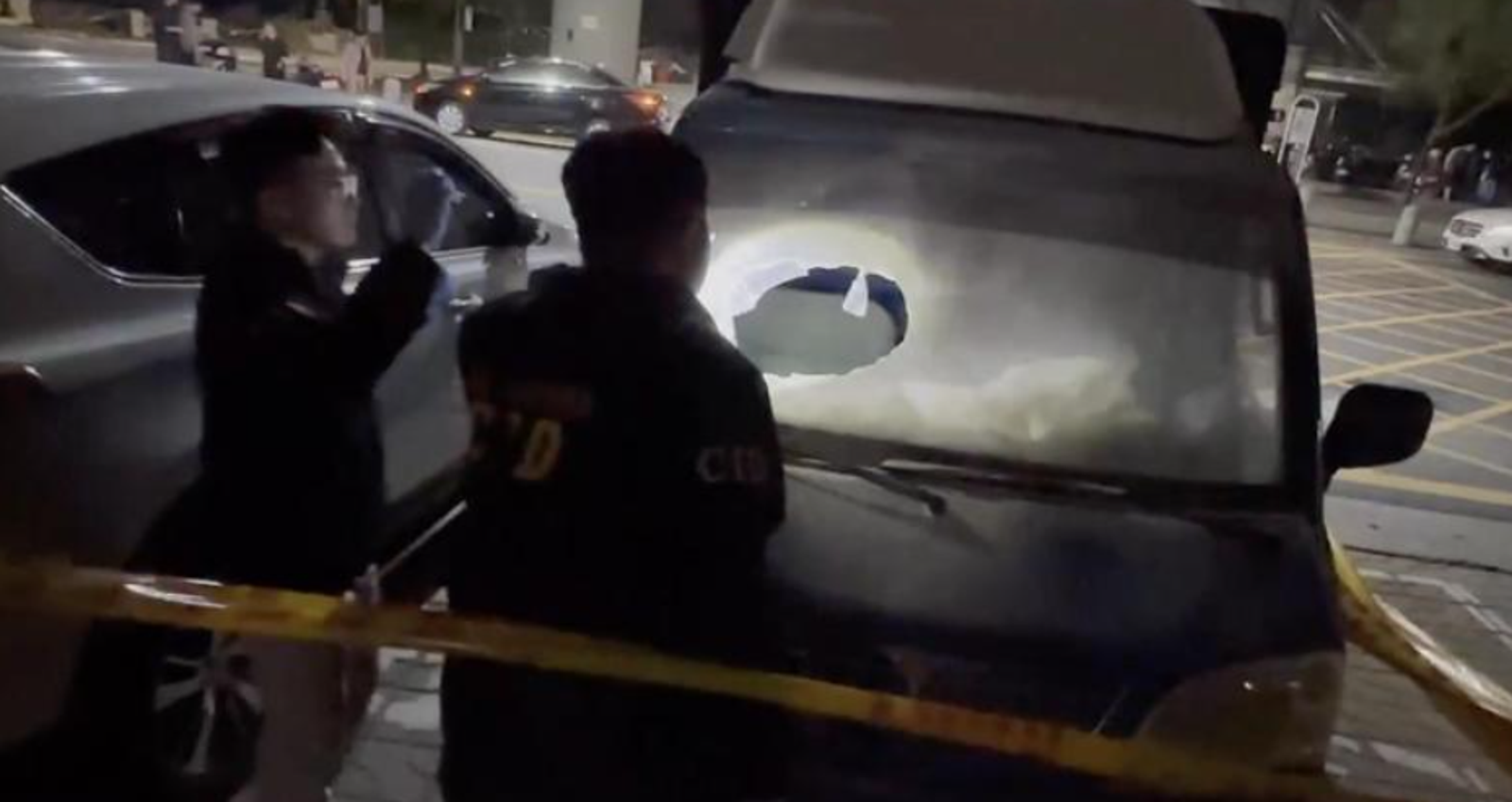 蔡男先在林邊火車站高架橋下縱火燒車。讀者提供