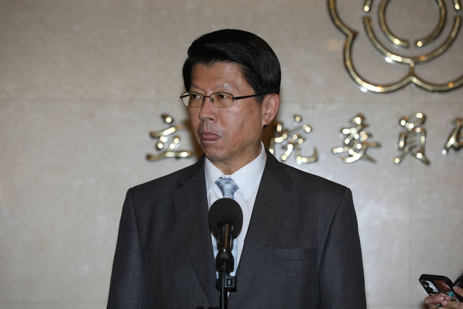 好尷尬！謝龍介欲握手　慘遭陳亭妃無視：他跟林俊憲比較好