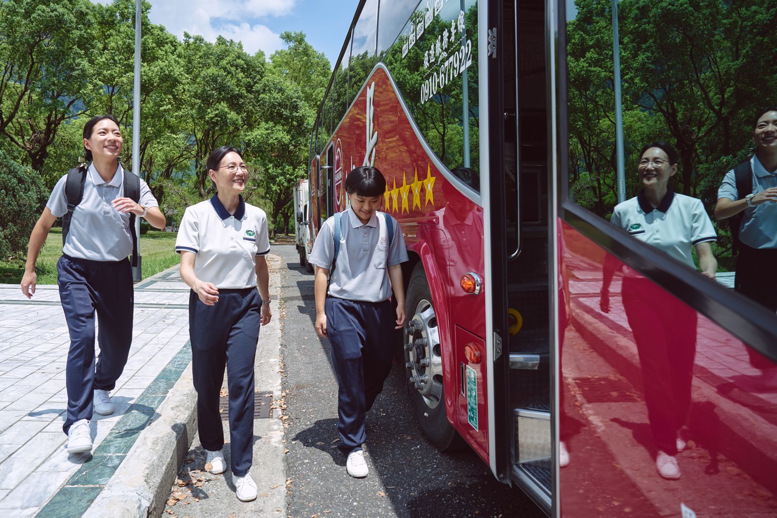 《假日到山裏來看你》陳妤（左起）、張本渝、陳沛冪。大愛電視提供