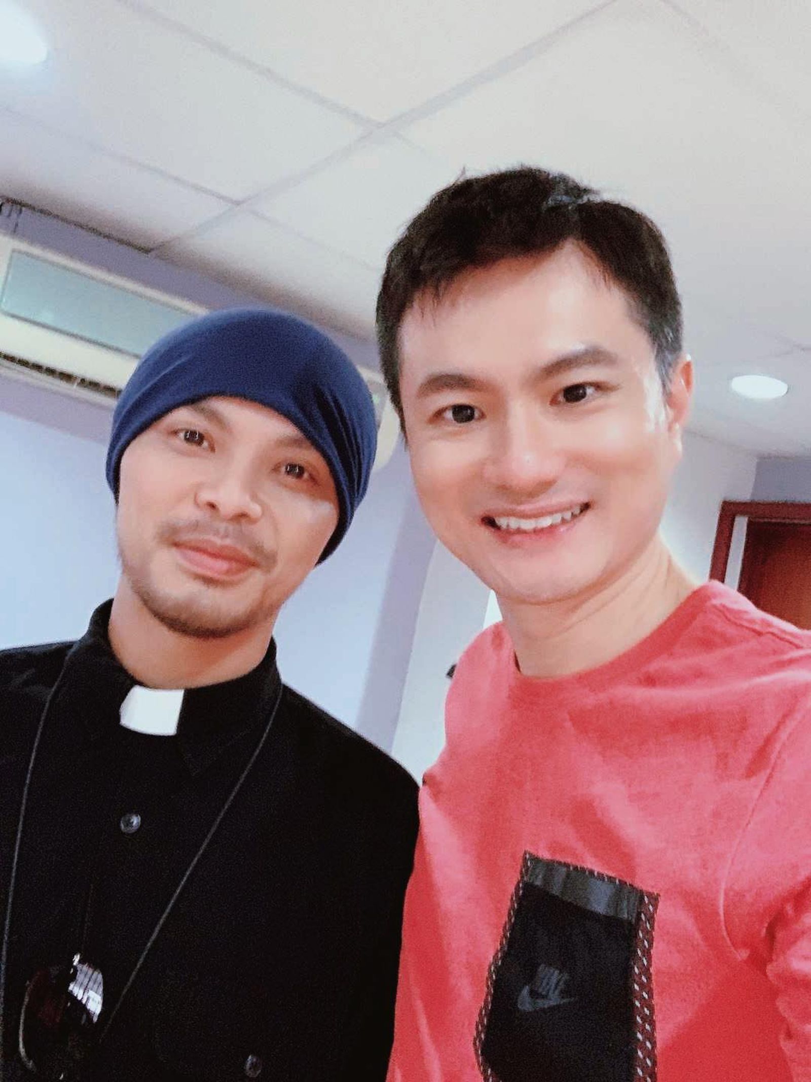 自稱「大馬王力宏」的網紅律師江昭上在黃明志出事後,澄清兩人只是合拍MV,並非朋友。翻攝江昭上臉書