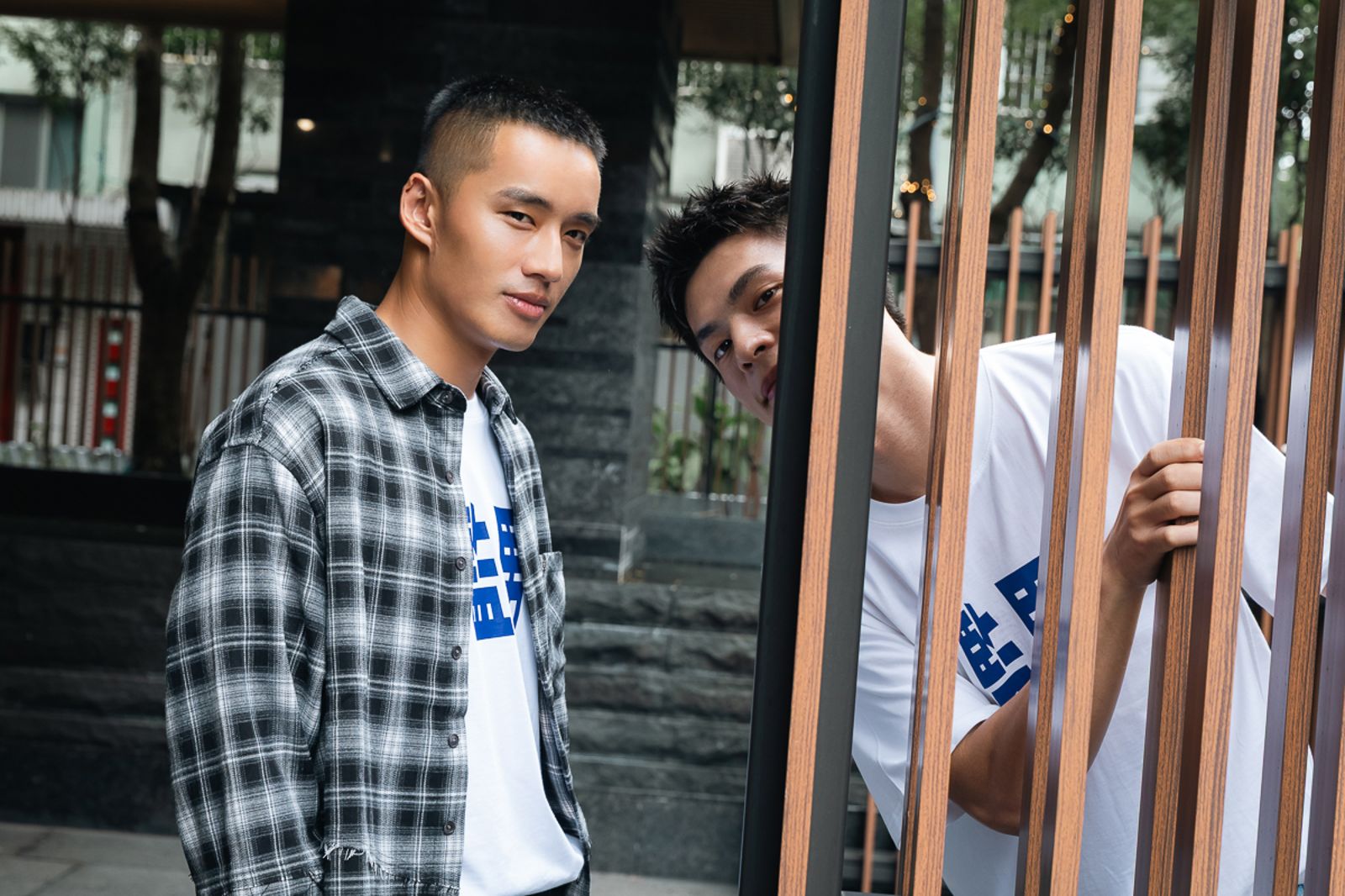 陳澤耀(左)、邱以太合作 《監所男子囚生記》。愛奇藝國際版、壹壹影業提供