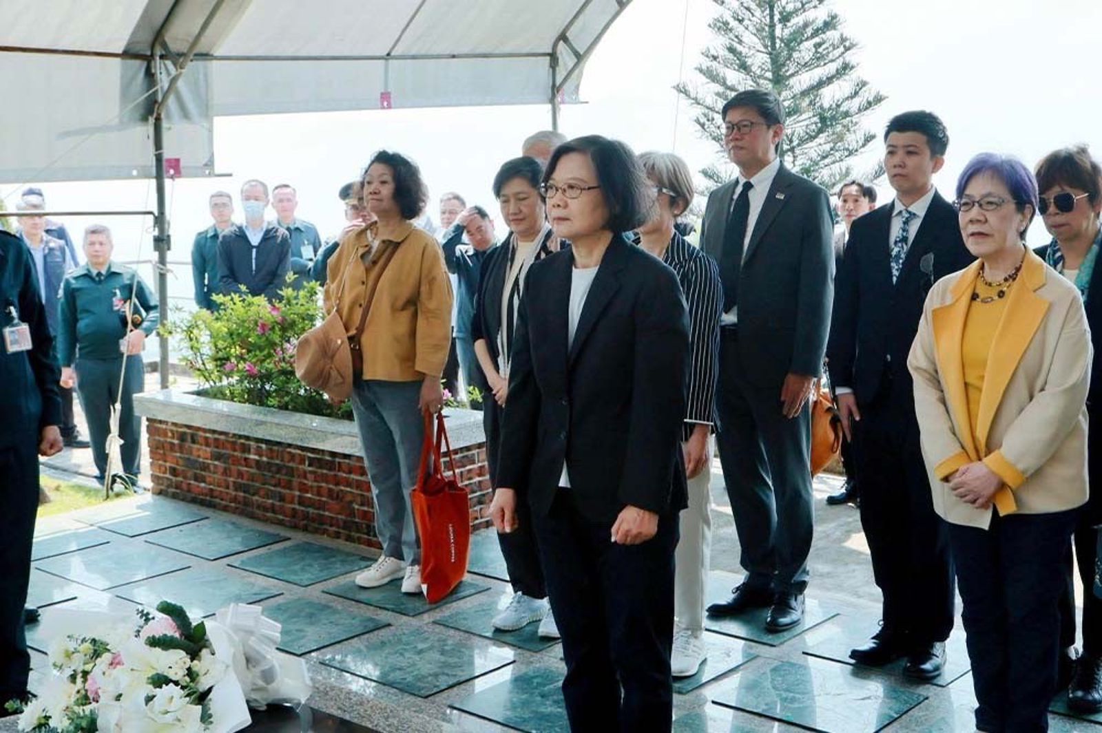 清明緬懷李登輝、史明　蔡英文：正因為他們堅持台灣才有今天