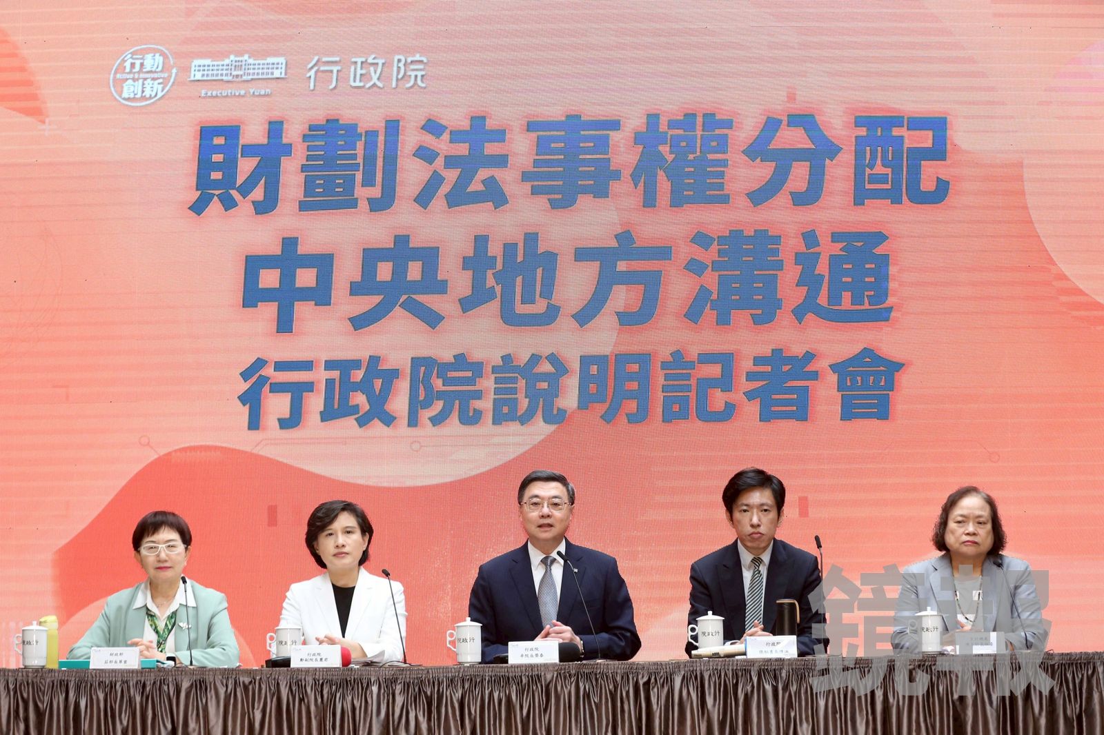 行政院長卓榮泰今天（13日）邀集全台22縣市共商《財劃法》解套，並於上午場結束後舉行會後記者會。（圖／李鍾泉攝）