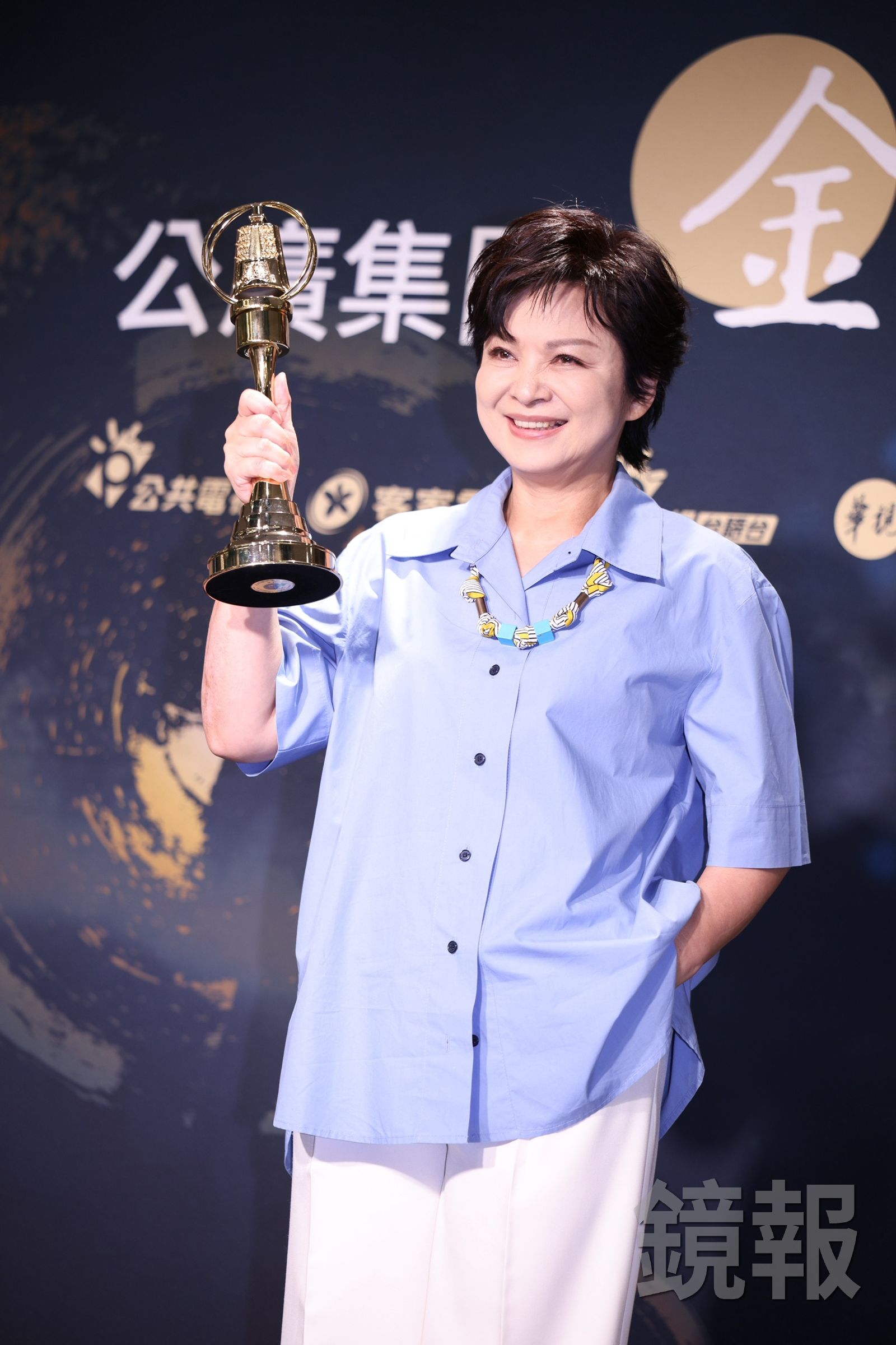 楊貴媚再度封后。攝影組