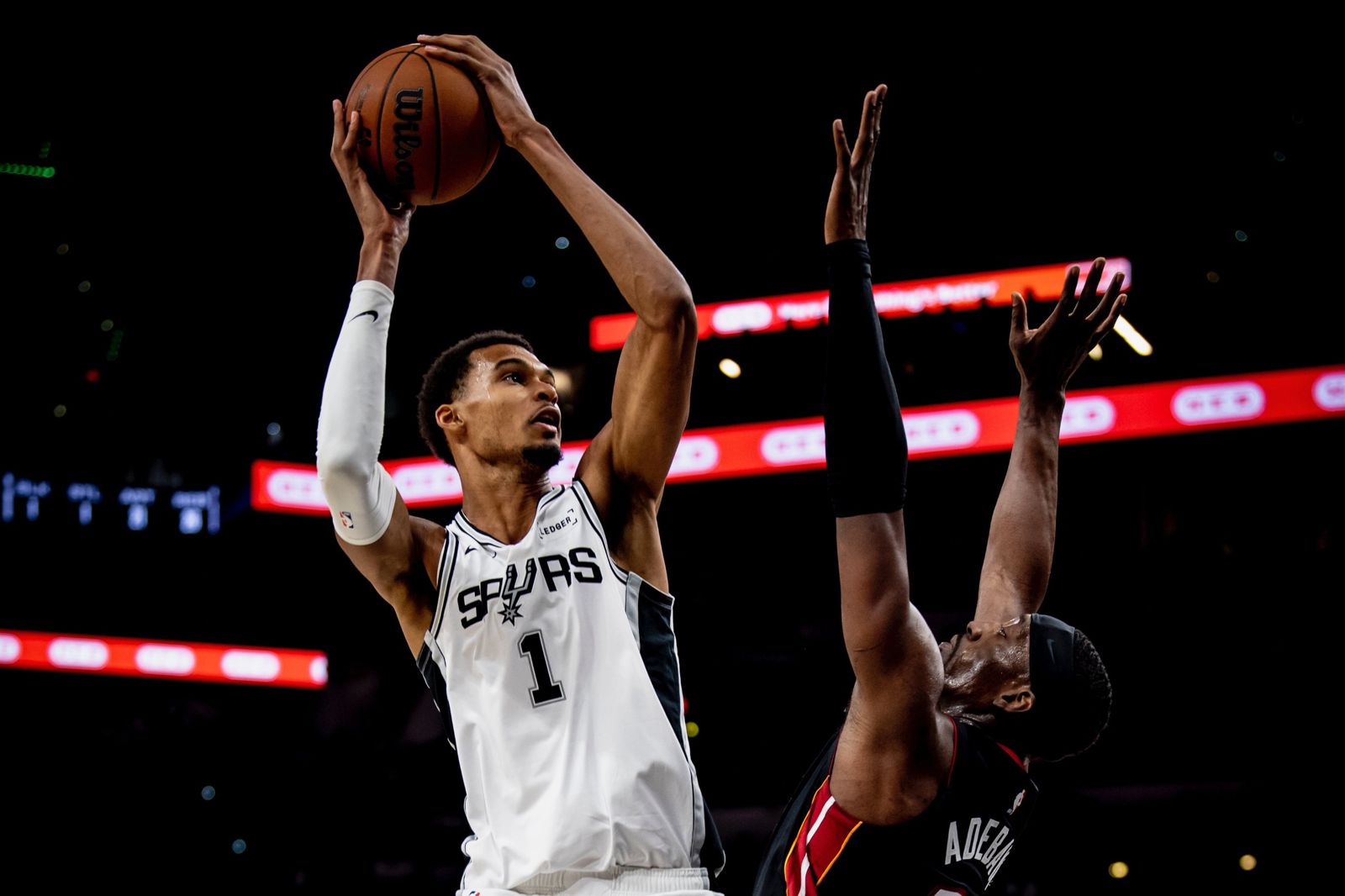 「斑馬」怒吼！Wembanyama封神夜助馬刺締造隊史首度5連勝