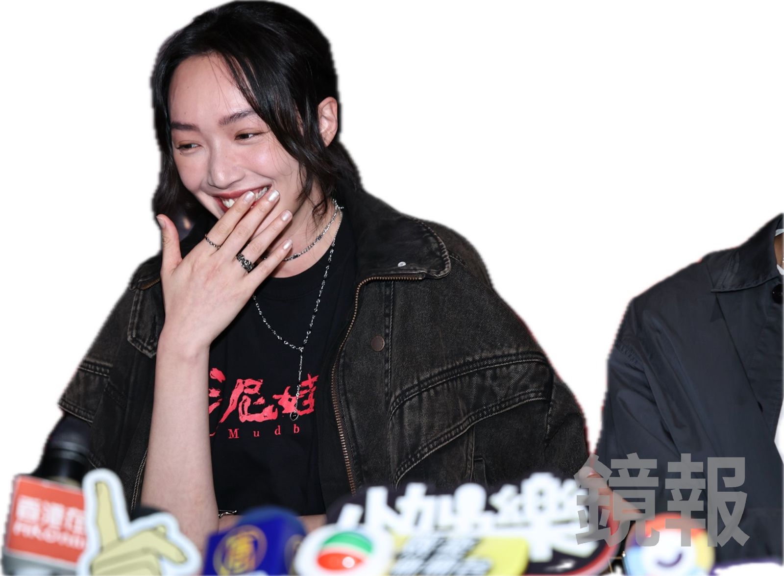 蔡思韵秀婚戒，笑說劉俊謙跟她都很低調，婚戒也沒有太醒目。劉耀勻攝