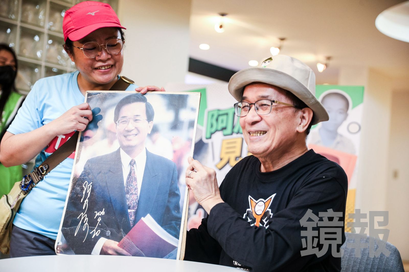 陳水扁今辦簽名會!大量「扁迷」朝聖排隊 頭香早上7時就到場