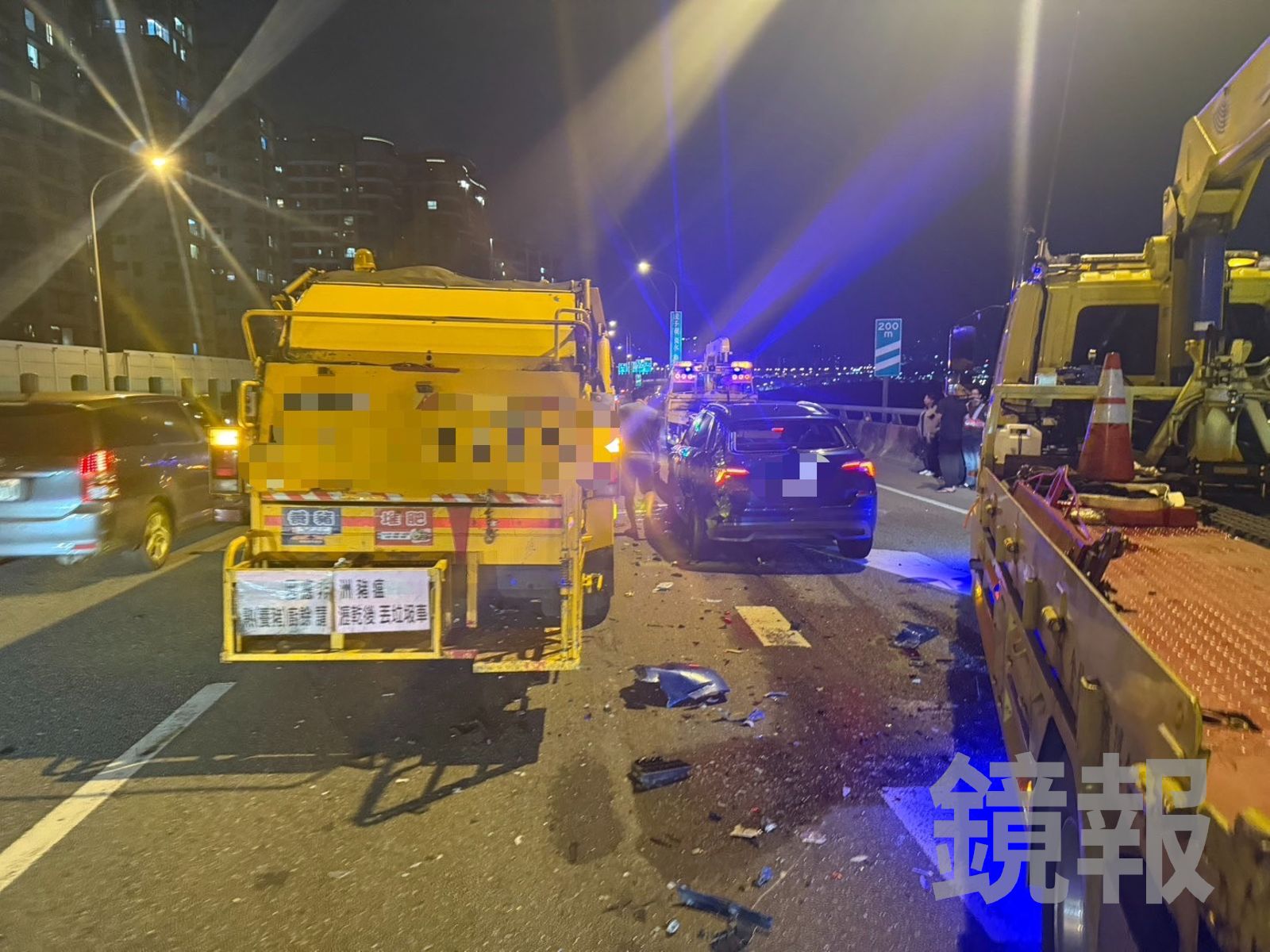 環保局垃圾車「閃車失控」撞擊瞬間曝！台64高架連環撞3車