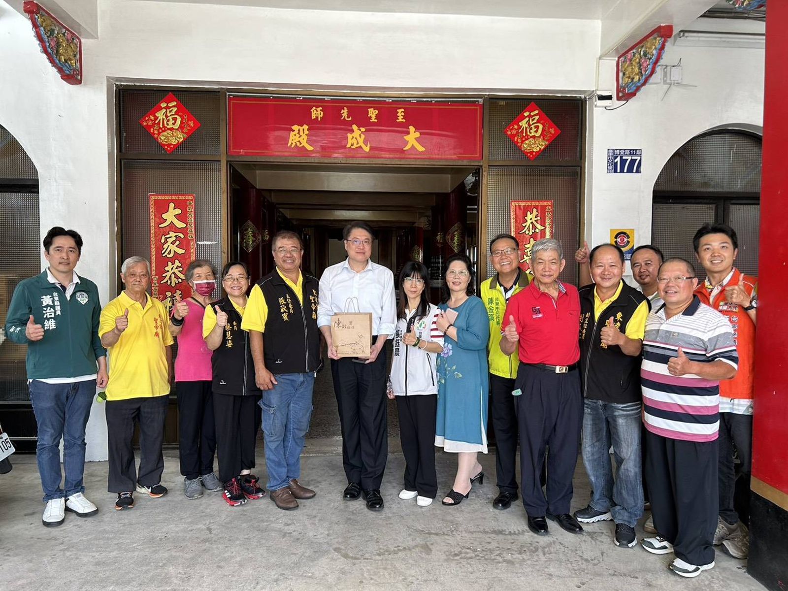 林右昌赴台東東凌宮參香 酸黃建賓「傅隨立委無魂有體像稻草人」