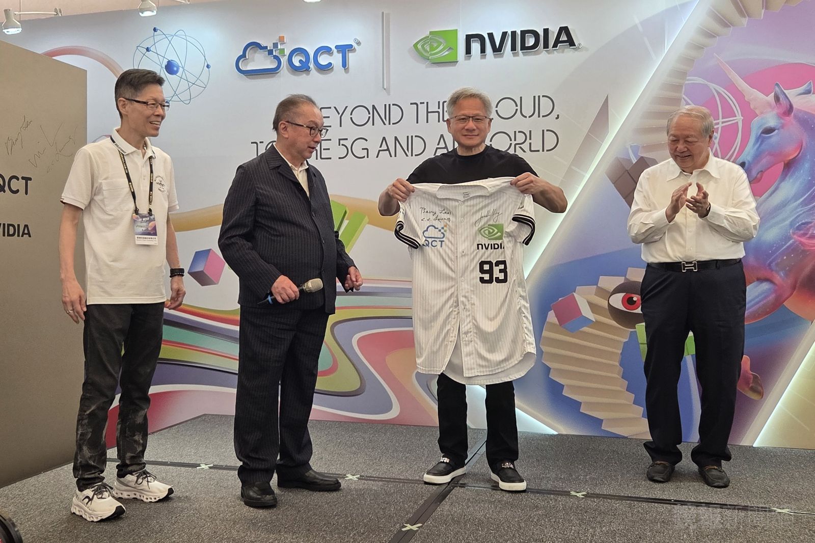 廣達訂單能見度「遠」到2027！明年AI伺服器訂單已底定　年增三位數沒問題