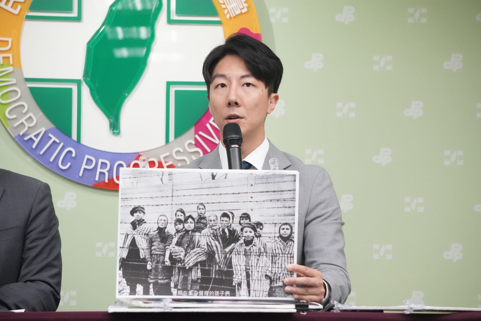 砲轟國民黨錯誤消費納粹歷史　民進黨批「犯國際社會大忌」：朱立倫應道歉