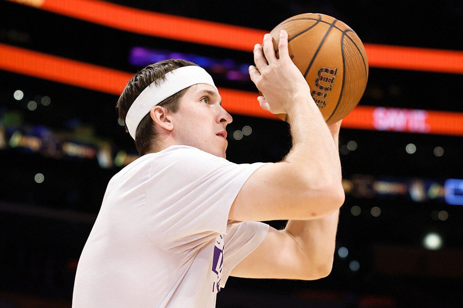 「鄉村曼巴」傳傷情！Austin Reaves左小腿拉傷　湖人：一週後重新評估