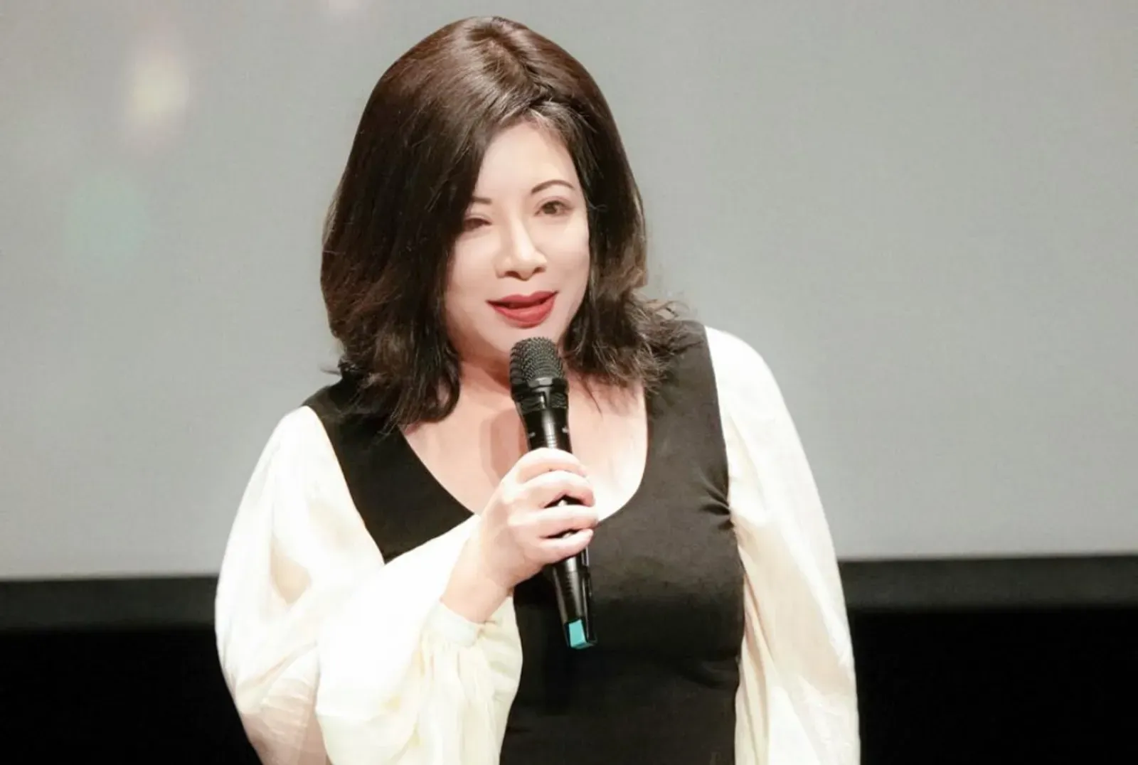 陳文茜曾擔任立委,對近日台北市長選戰也相當關切。圖/翻攝文茜的世界周報 Sisy's World News 臉書