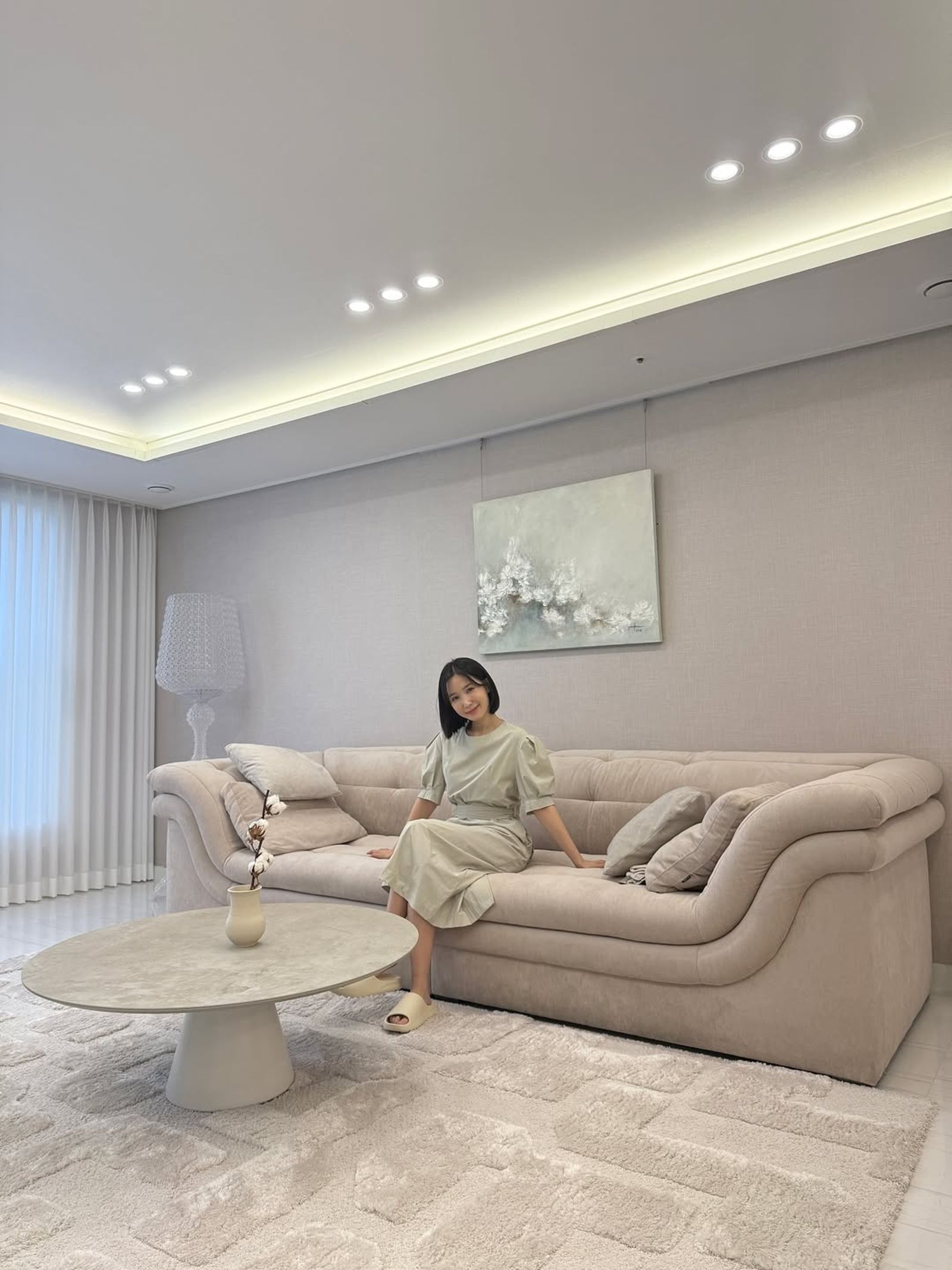 超娥ChoA剛搬進新家2個月，透露每樣家具都是她精挑細選而來。翻攝IG@minjinchoa