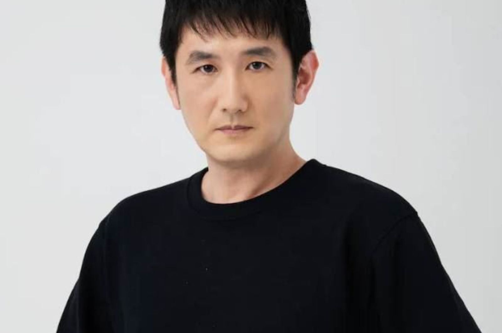 曾為動畫《進擊的巨人》主角艾連的父親「古利夏·葉卡」配音的知名聲優兼演員土田大,於10月11日因心臟衰竭辭世。圖/翻攝經紀公司官網