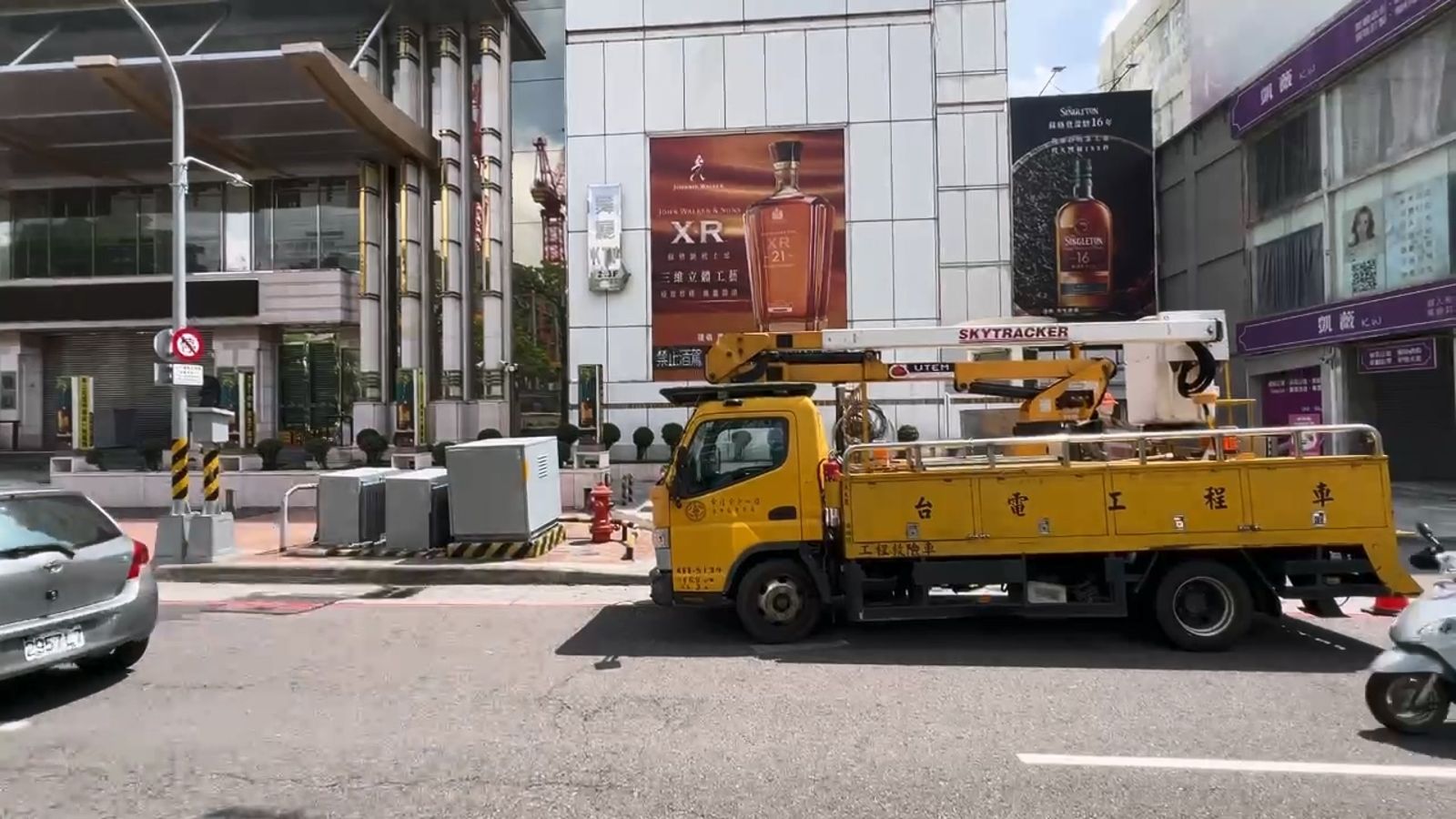 台電工程人員到場勘查事故現場。民眾提供