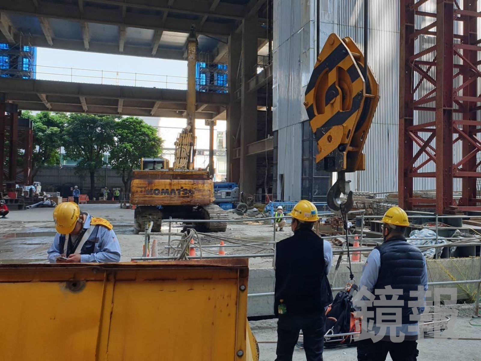 19樓直墜地下B5！南港新建工地奪命工安　61歲工人「軀幹斷裂」慘死