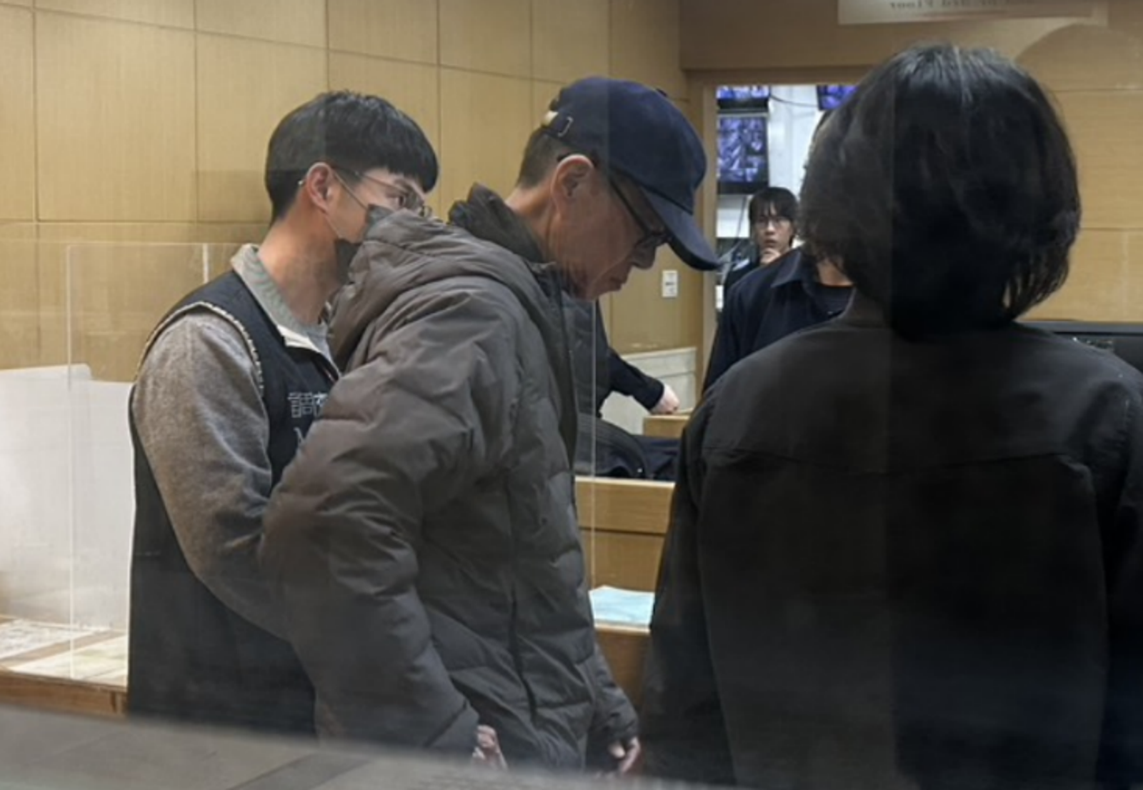 昶虹電子爆重大掏空　前高層假交易、違法擔保資金流失5億！北檢搜索約談5人