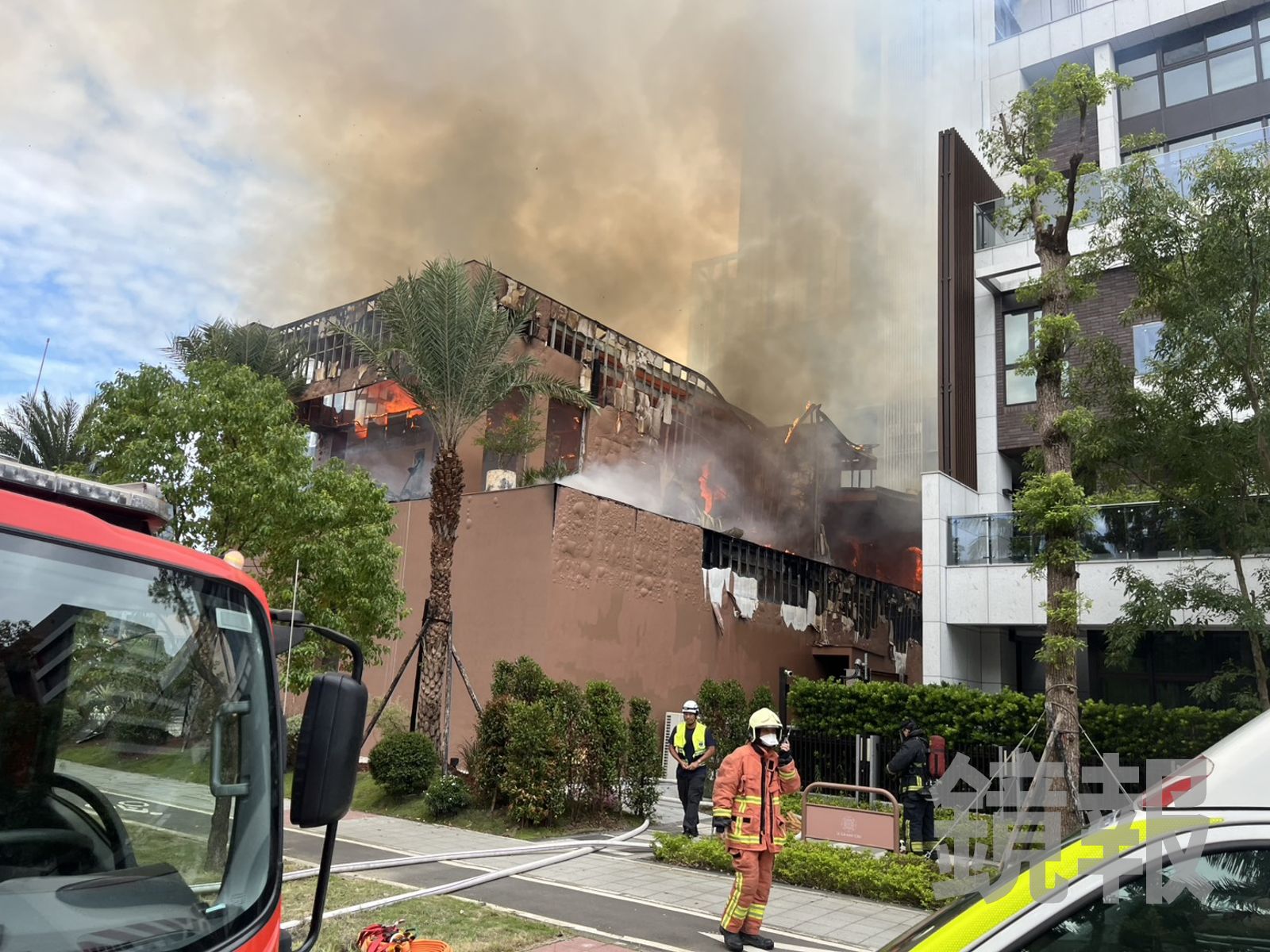 新店樣品屋陷入火海。翻攝畫面