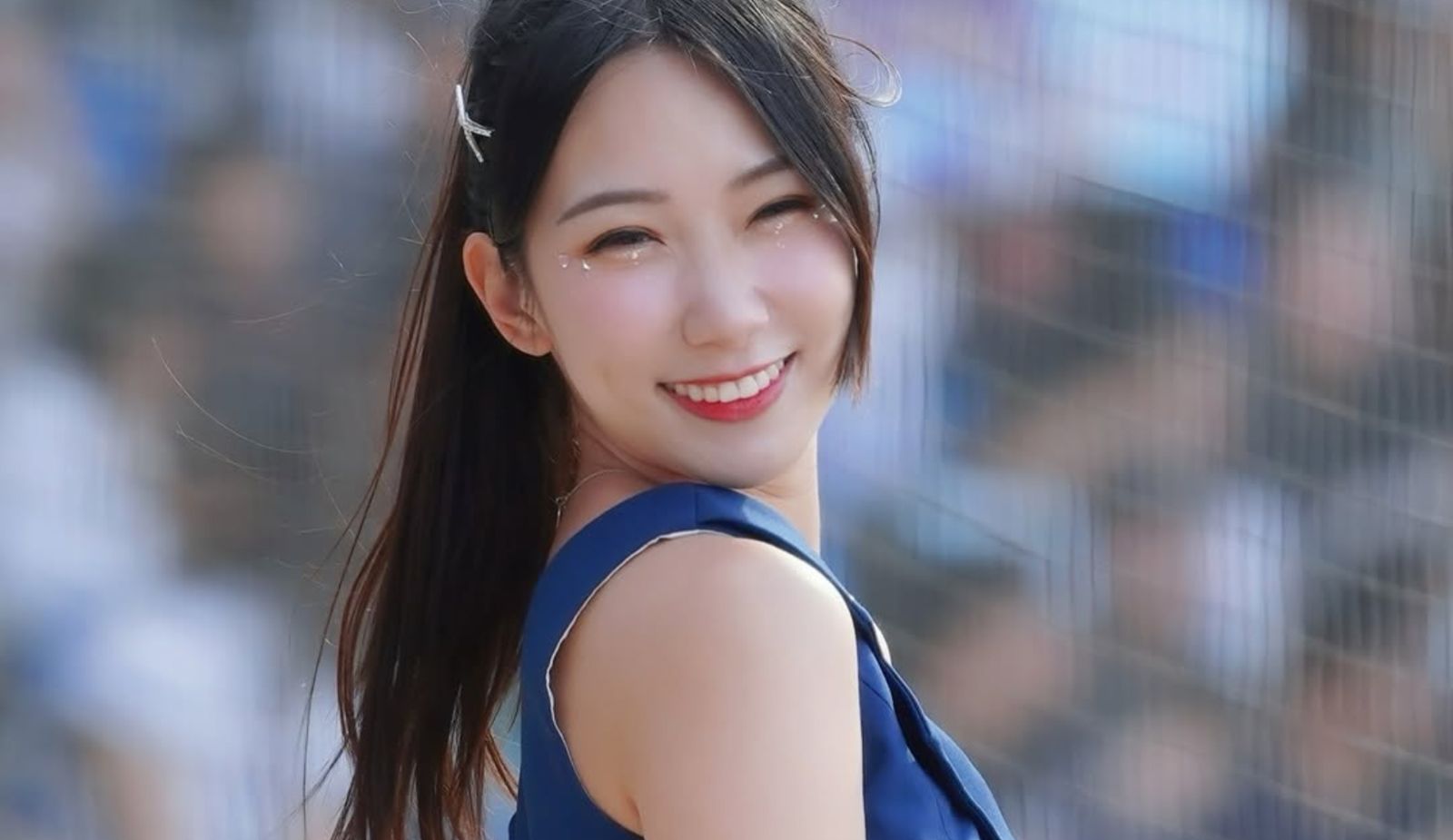 遭嗆「紅不贏三本柱早點離開」！啦啦隊女神哭哭臉　8字正面回擊