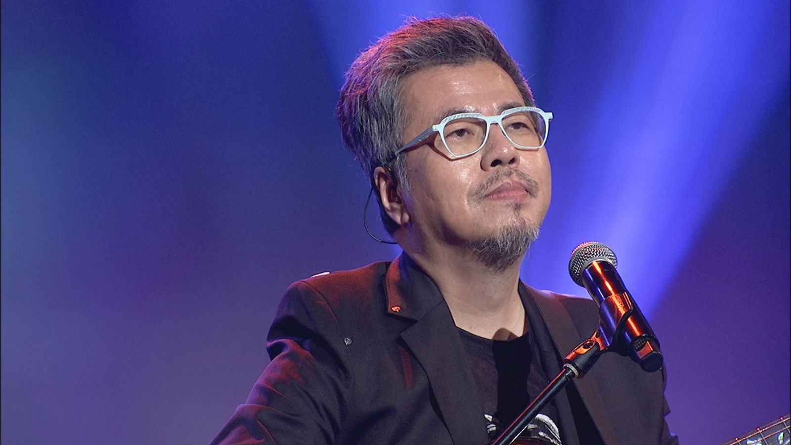 跪地禱告現神蹟?黃國倫曝〈我願意〉暴紅內幕 齊秦王祖賢「虐戀風雨」竟成10分鐘金曲靈感