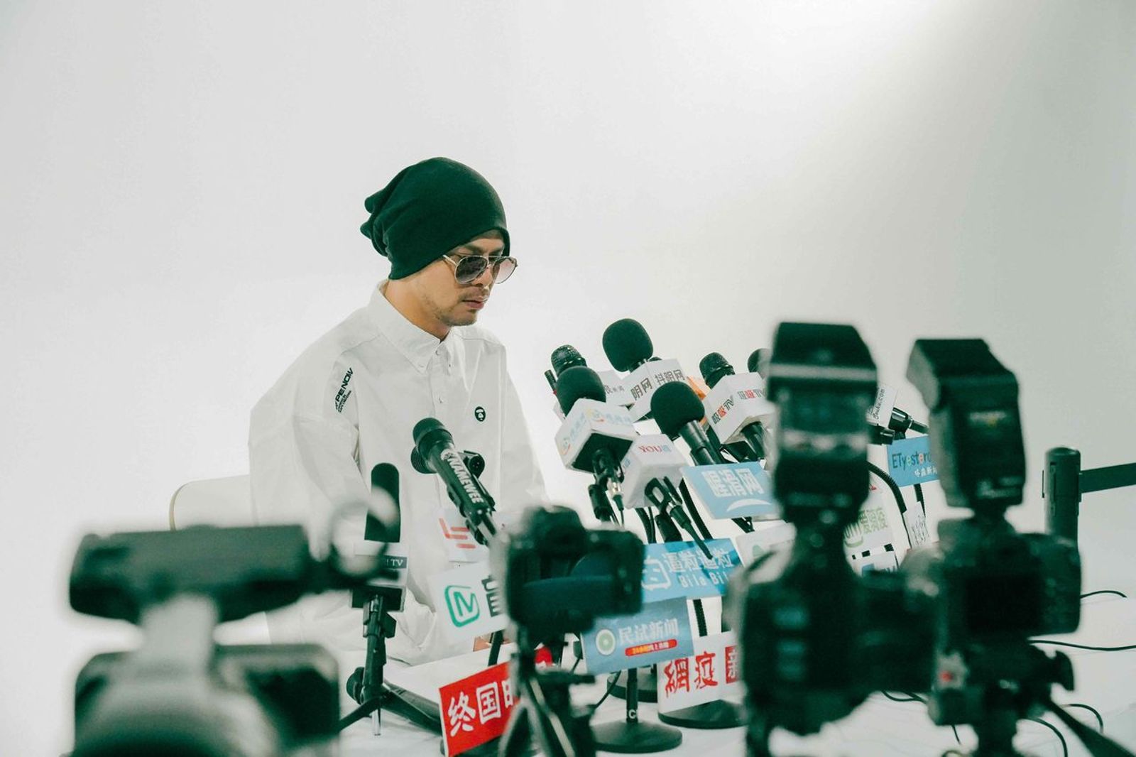 黃明志人間蒸發被認「已潛逃」全境通緝　經紀人回應：「太弔詭」