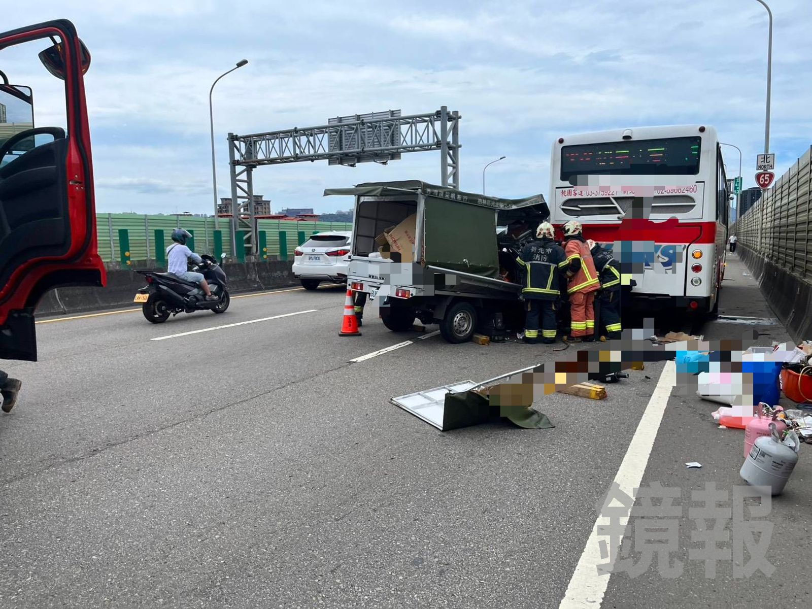 台65小貨車追撞公車　車頭凹陷1傷1命危